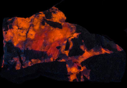 Fluorescence under longwave UV light.