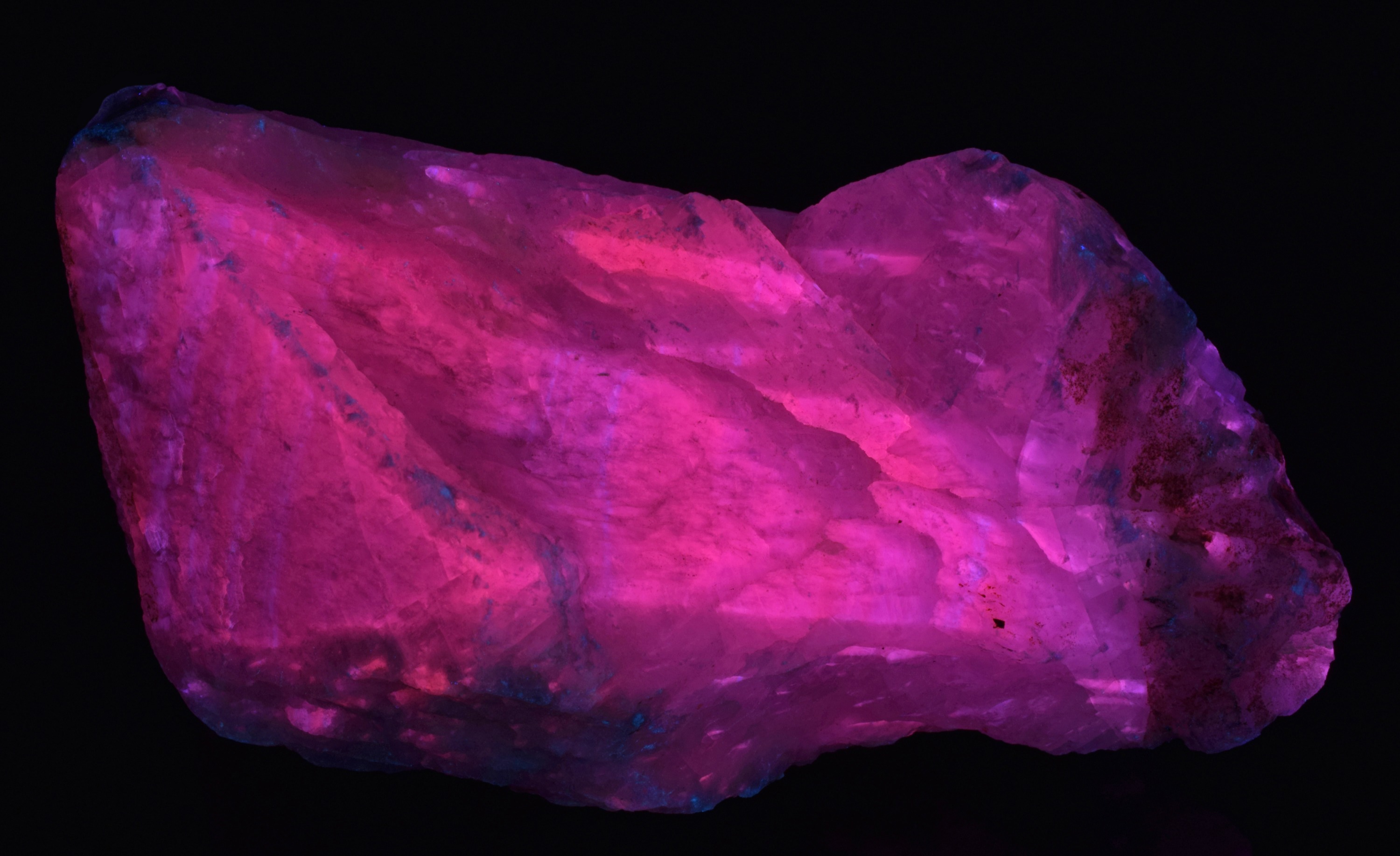 Fluorescence under longwave UV light.