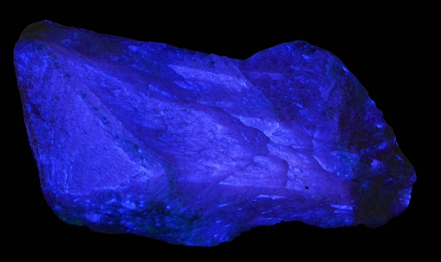 Fluorescence under shortwave UV light.
