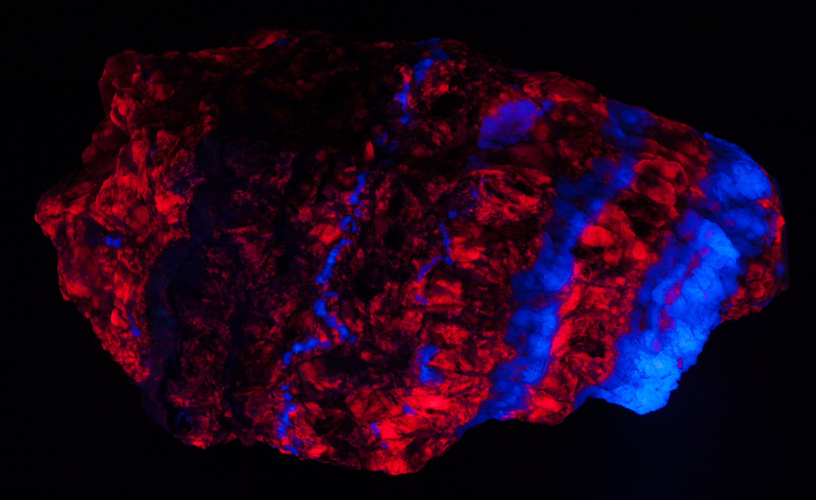 Fluorescence under midwave UV light.