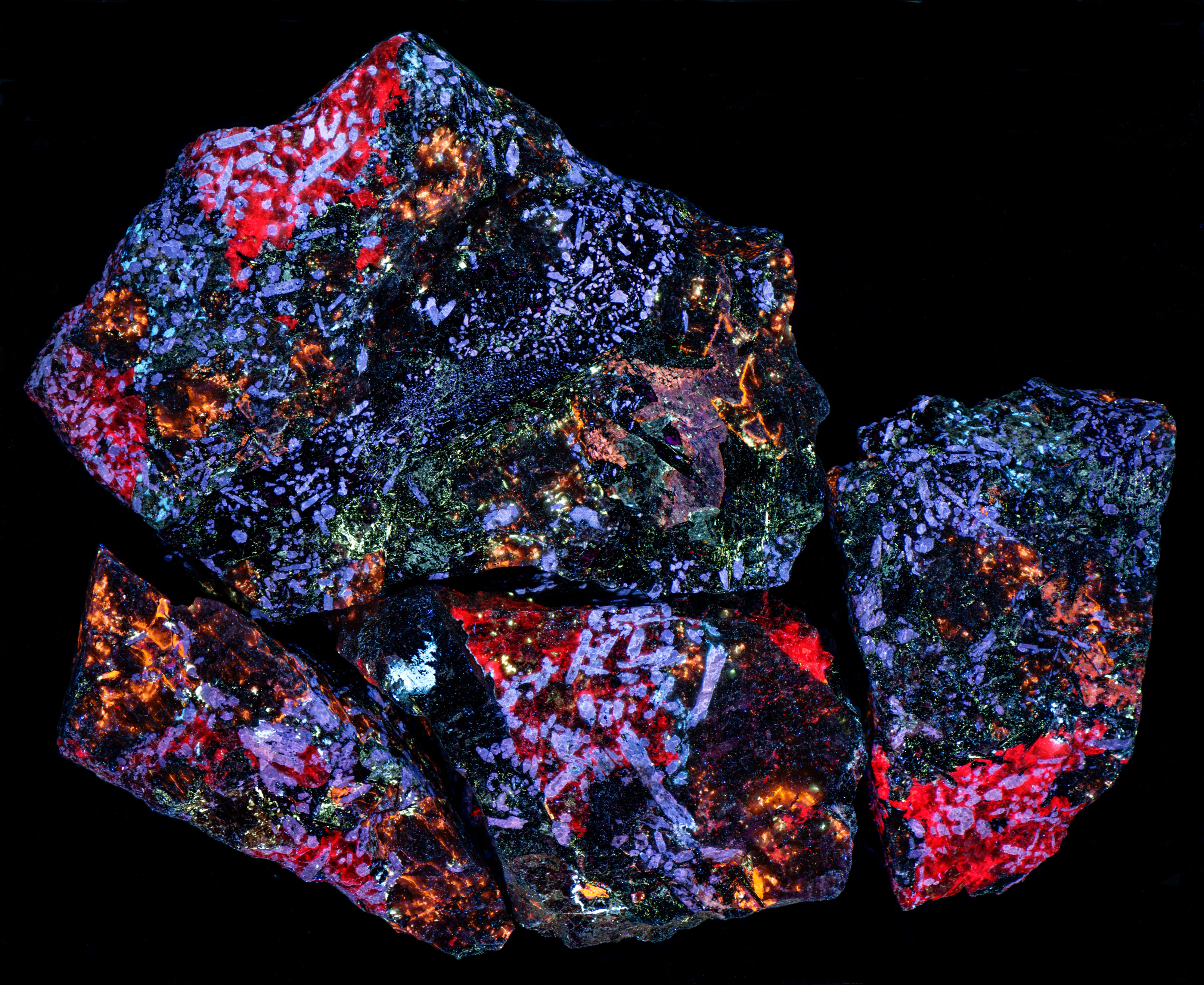 Fluorescence under Full Wave (LW, MW, SW) UV Light