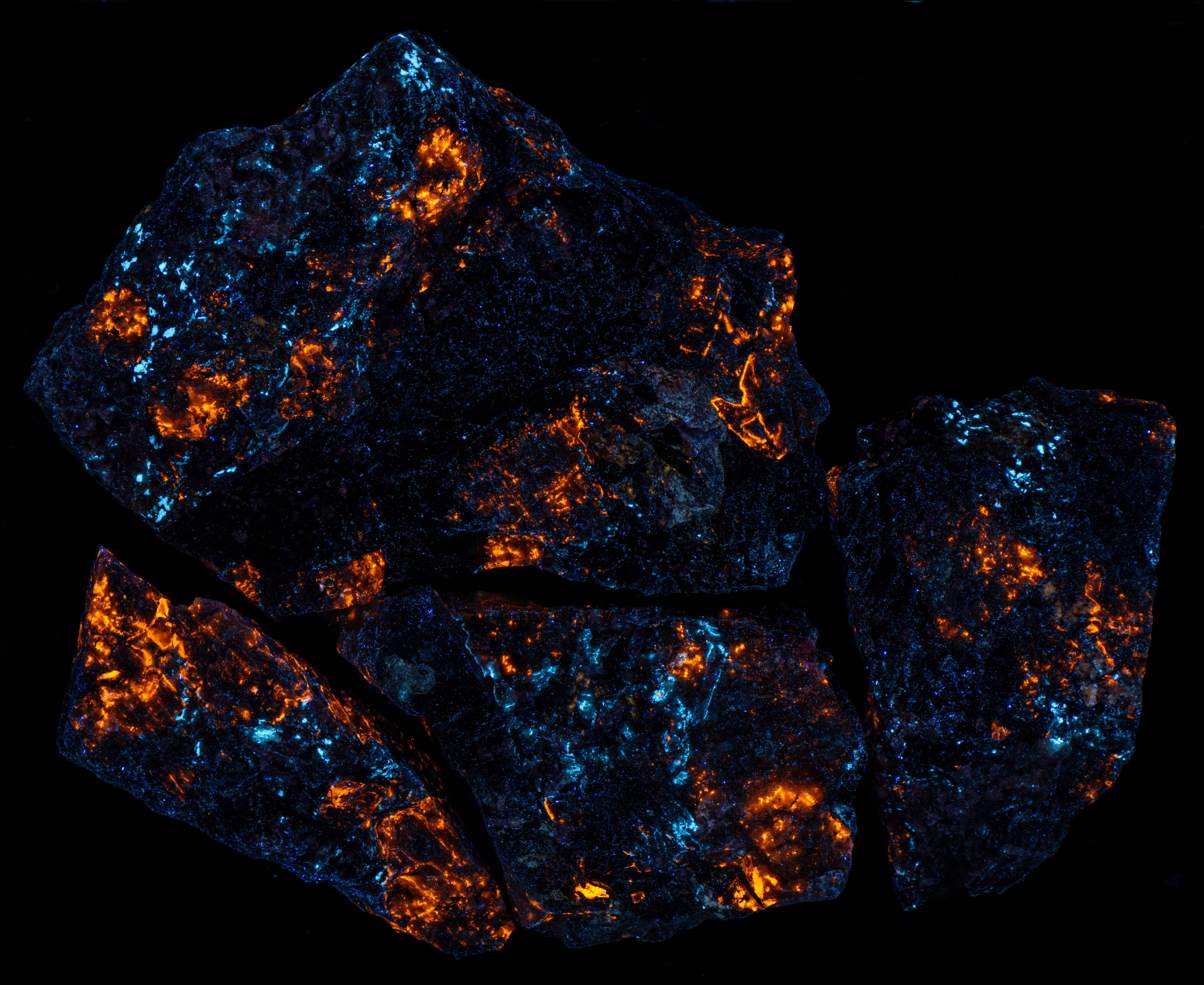 Fluorescence under longwave UV light.