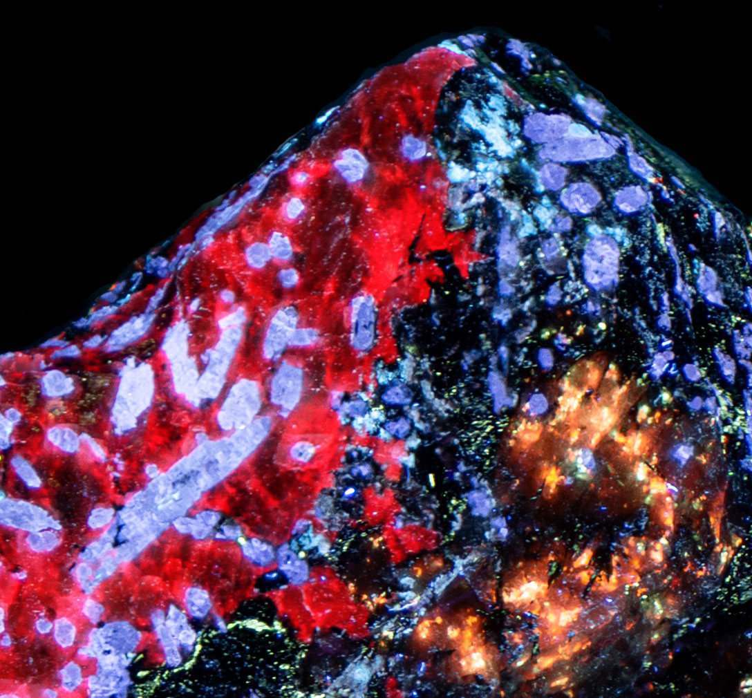 Fluorescence under Full Wave (LW, MW, SW). Closeup