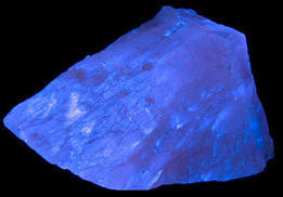 Fluorescence under shortwave UV light.