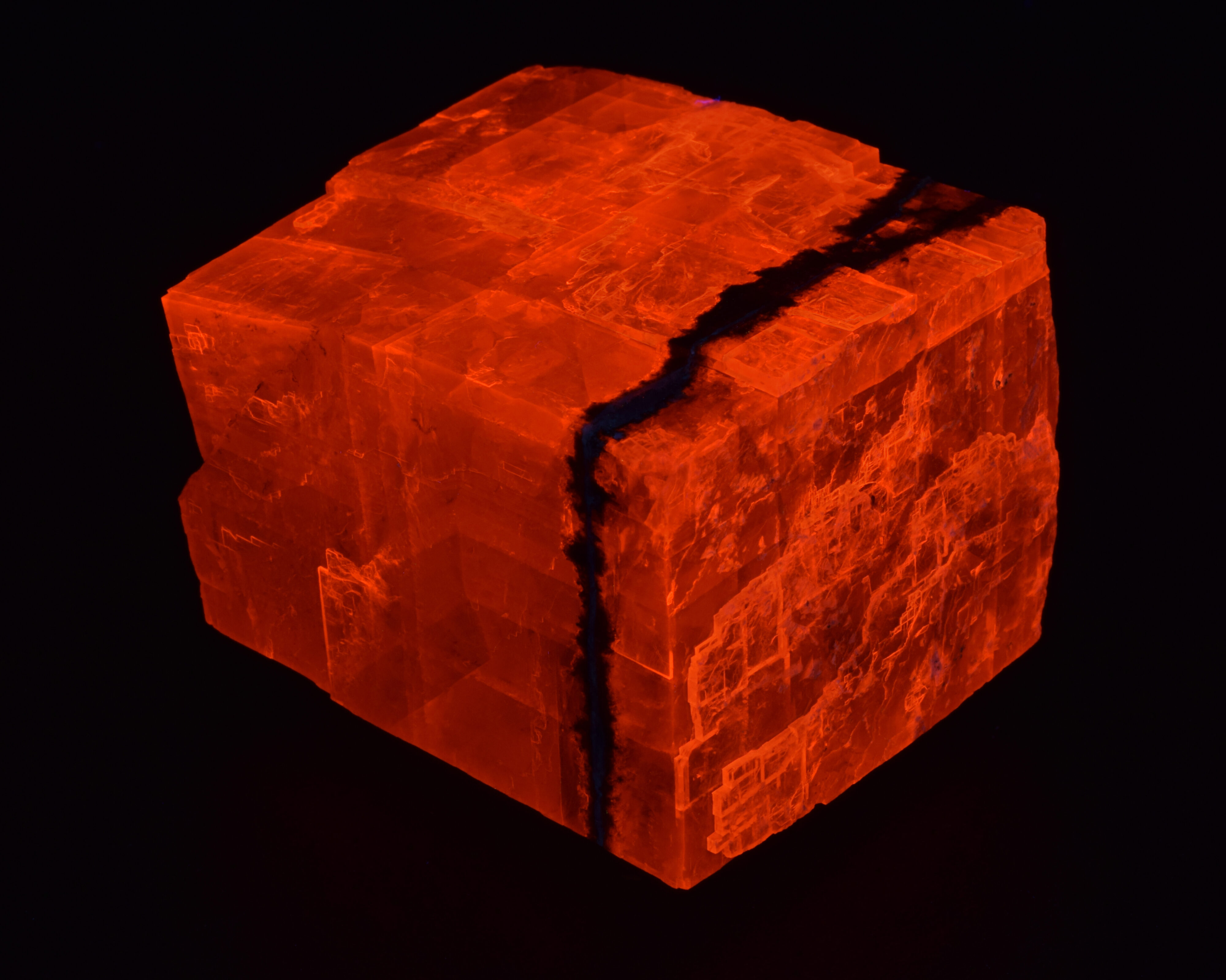 Fluorescence under shortwave UV light.