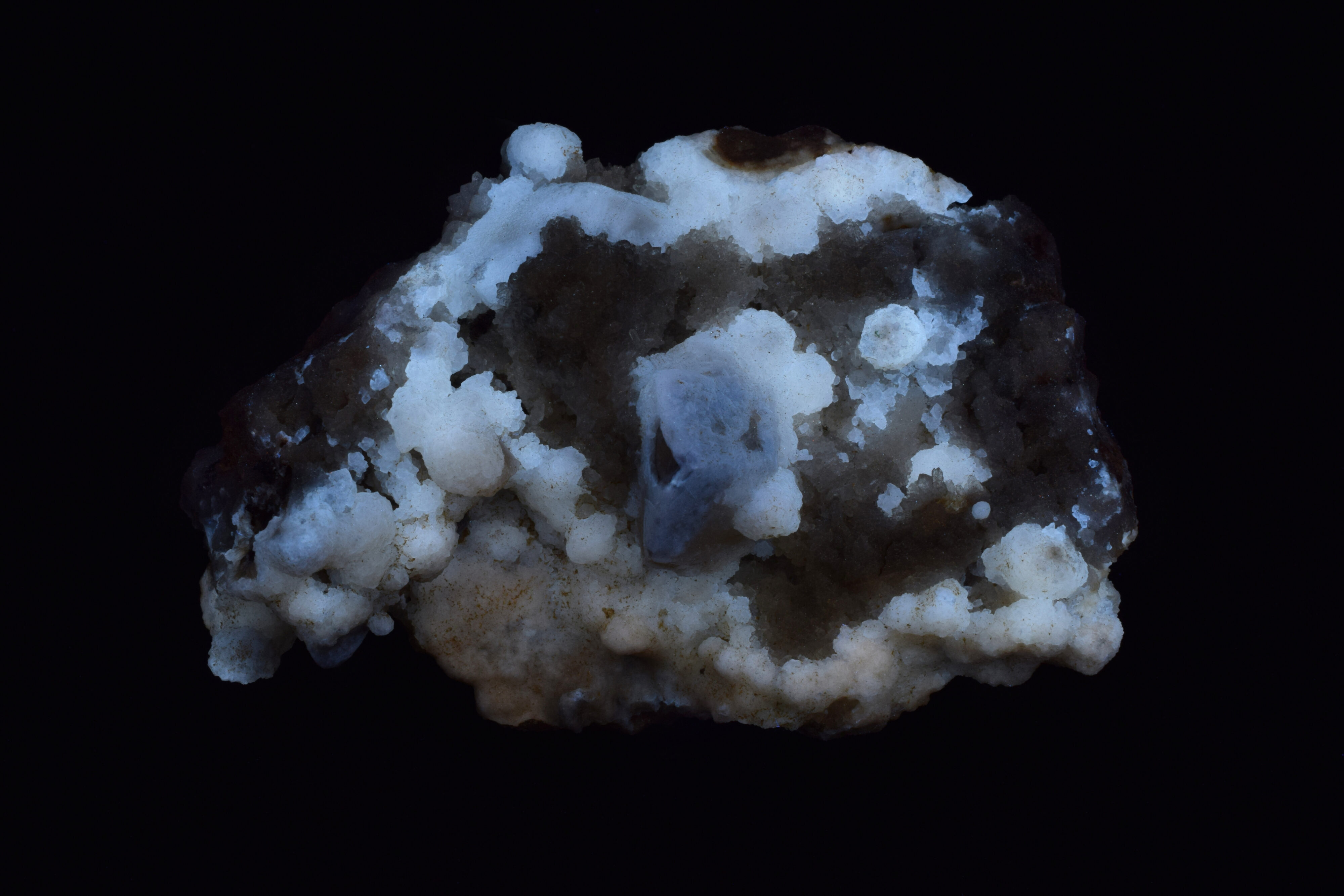 Fluorescence under longwave UV light.