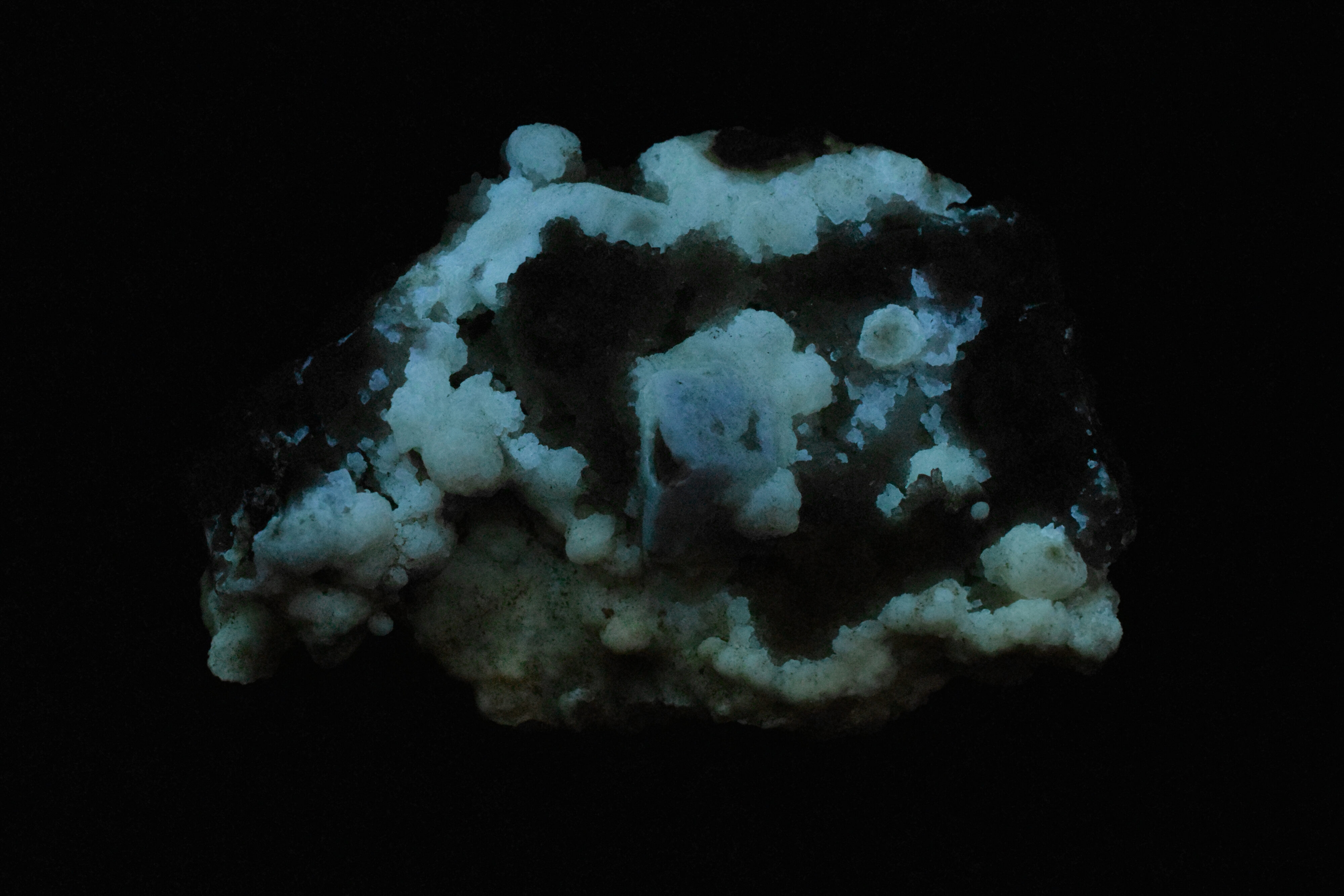 Afterglow after exposure to shortwave UV light.