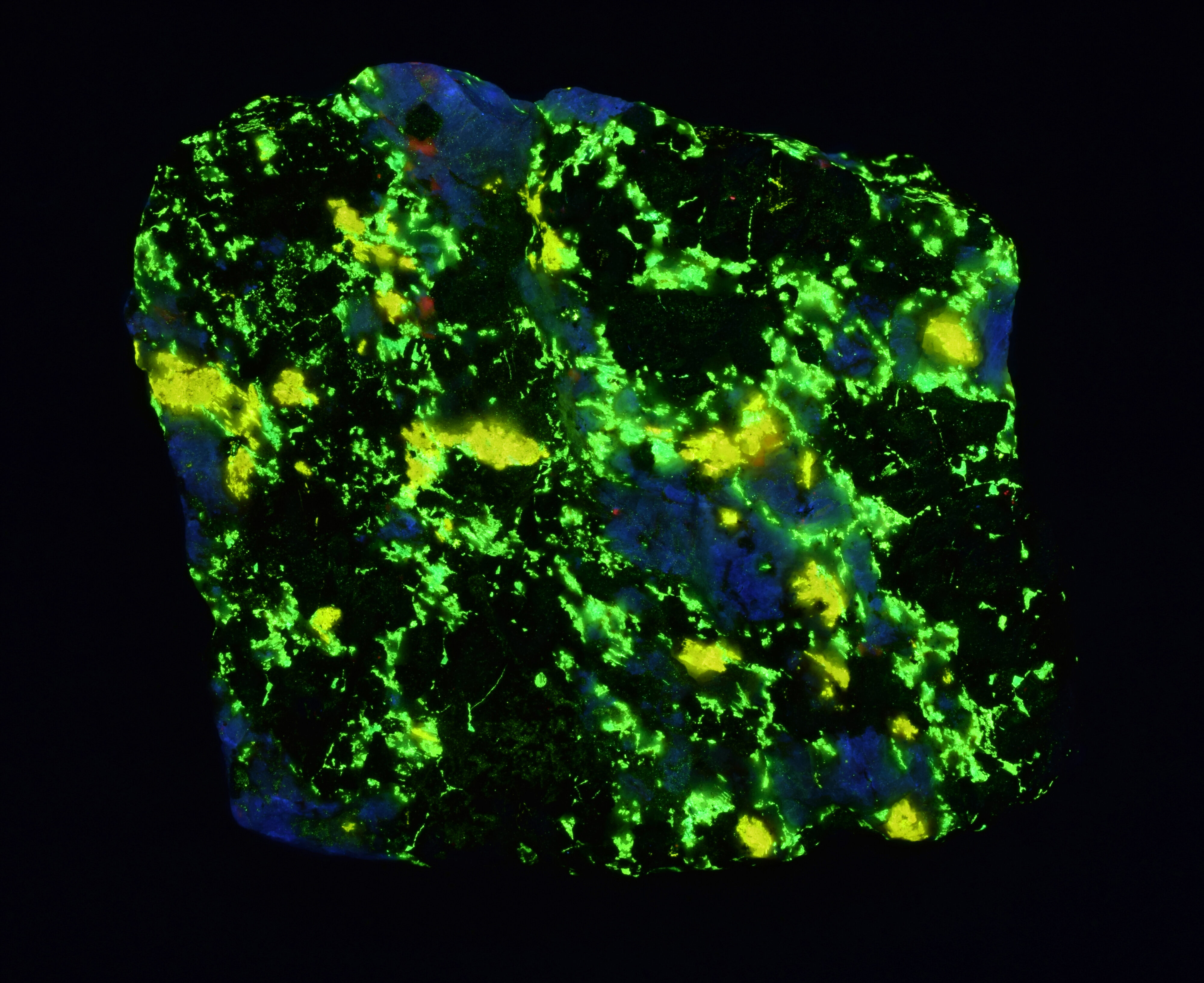 Fluorescence under shortwave UV light.
