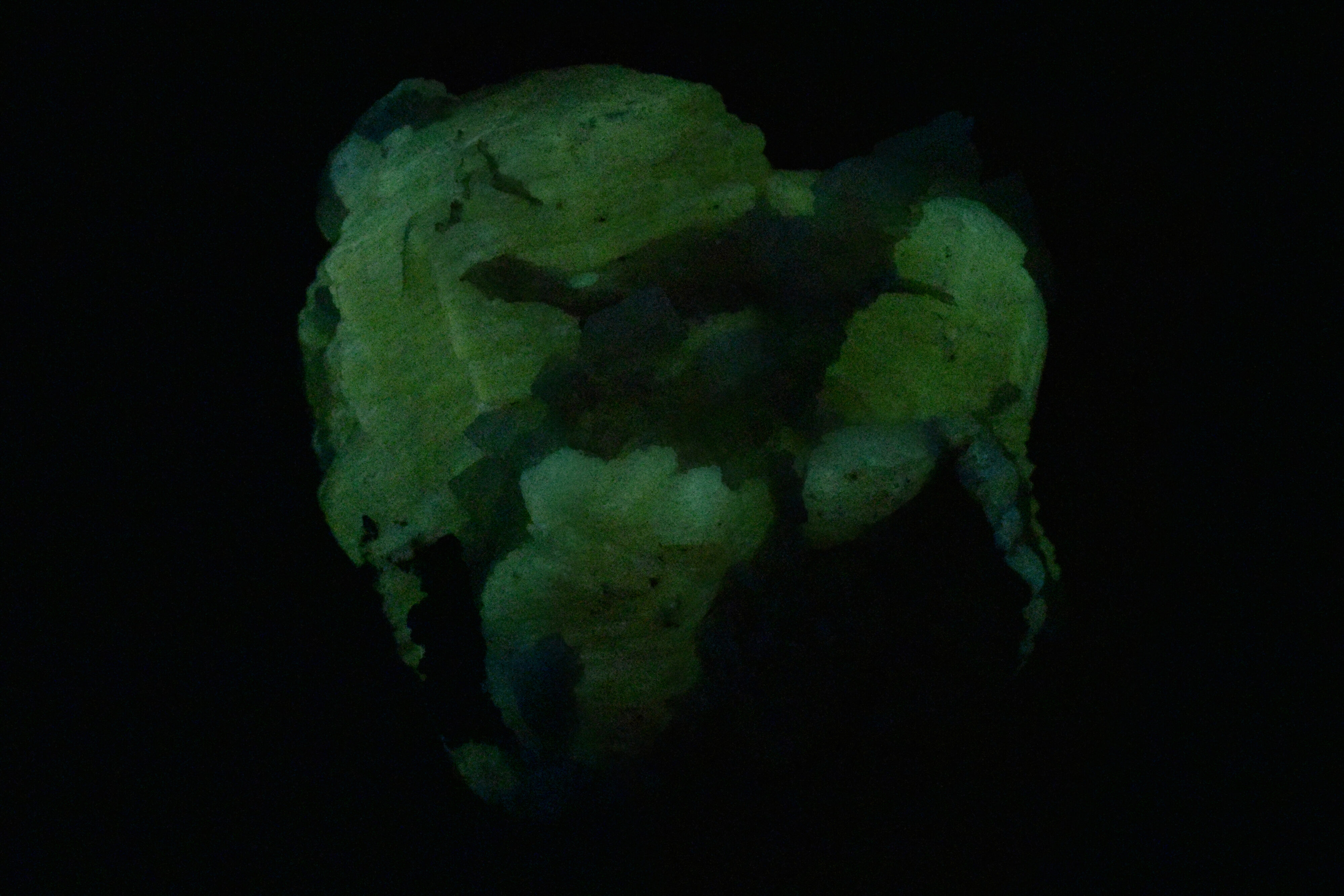 Afterglow after exposure to shortwave UV light.