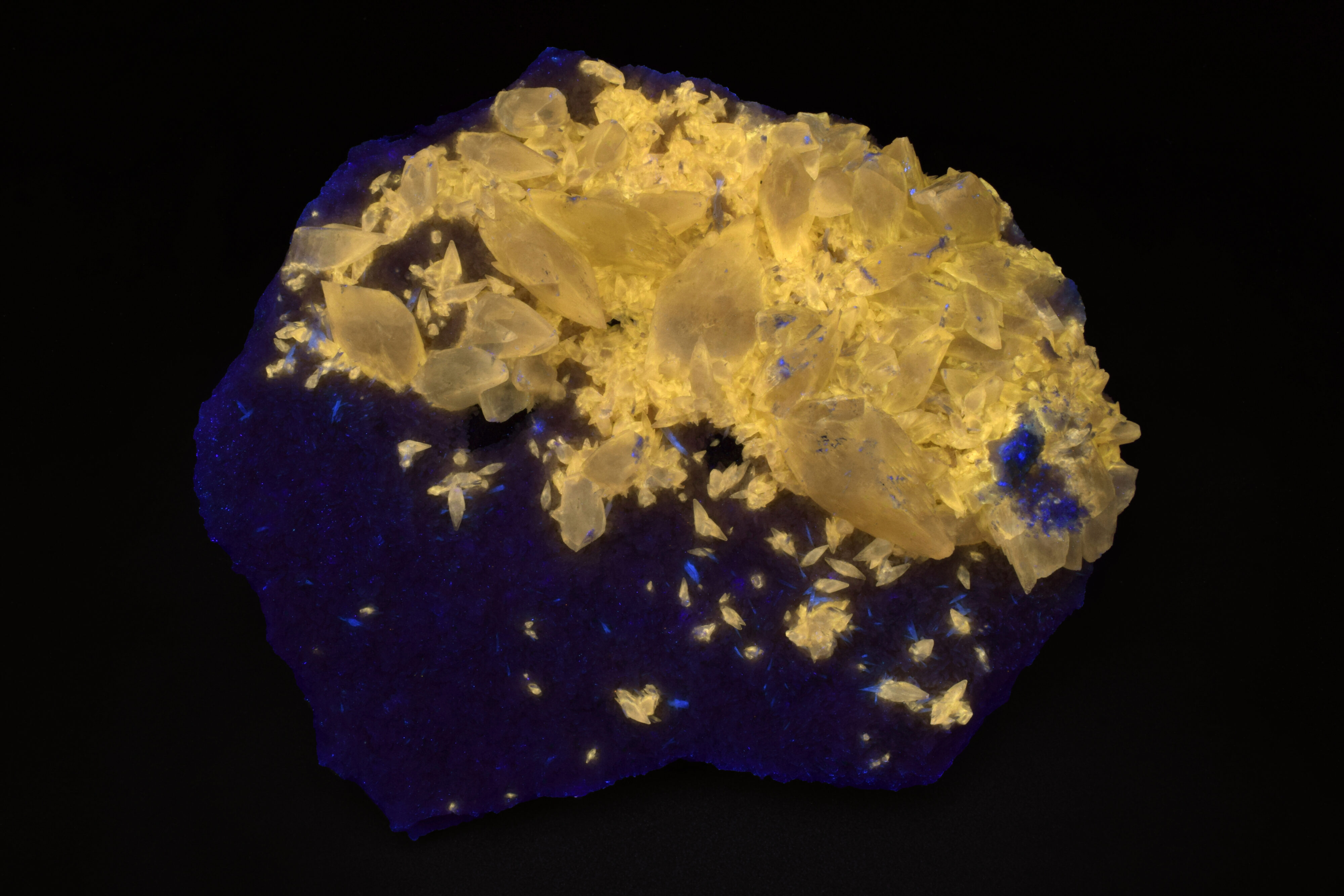 Fluorescence under longwave UV light.