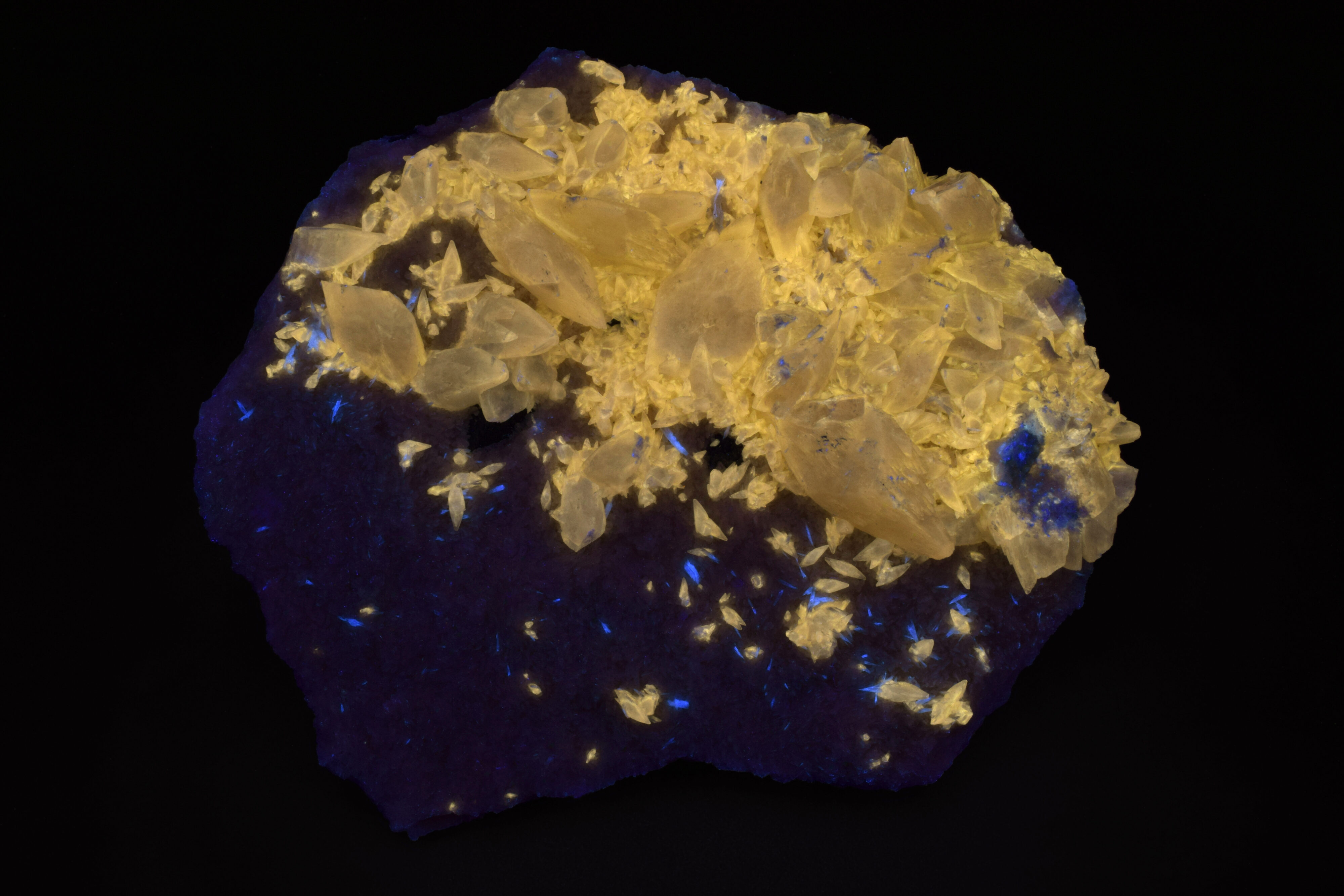 Fluorescence under midwave UV light.