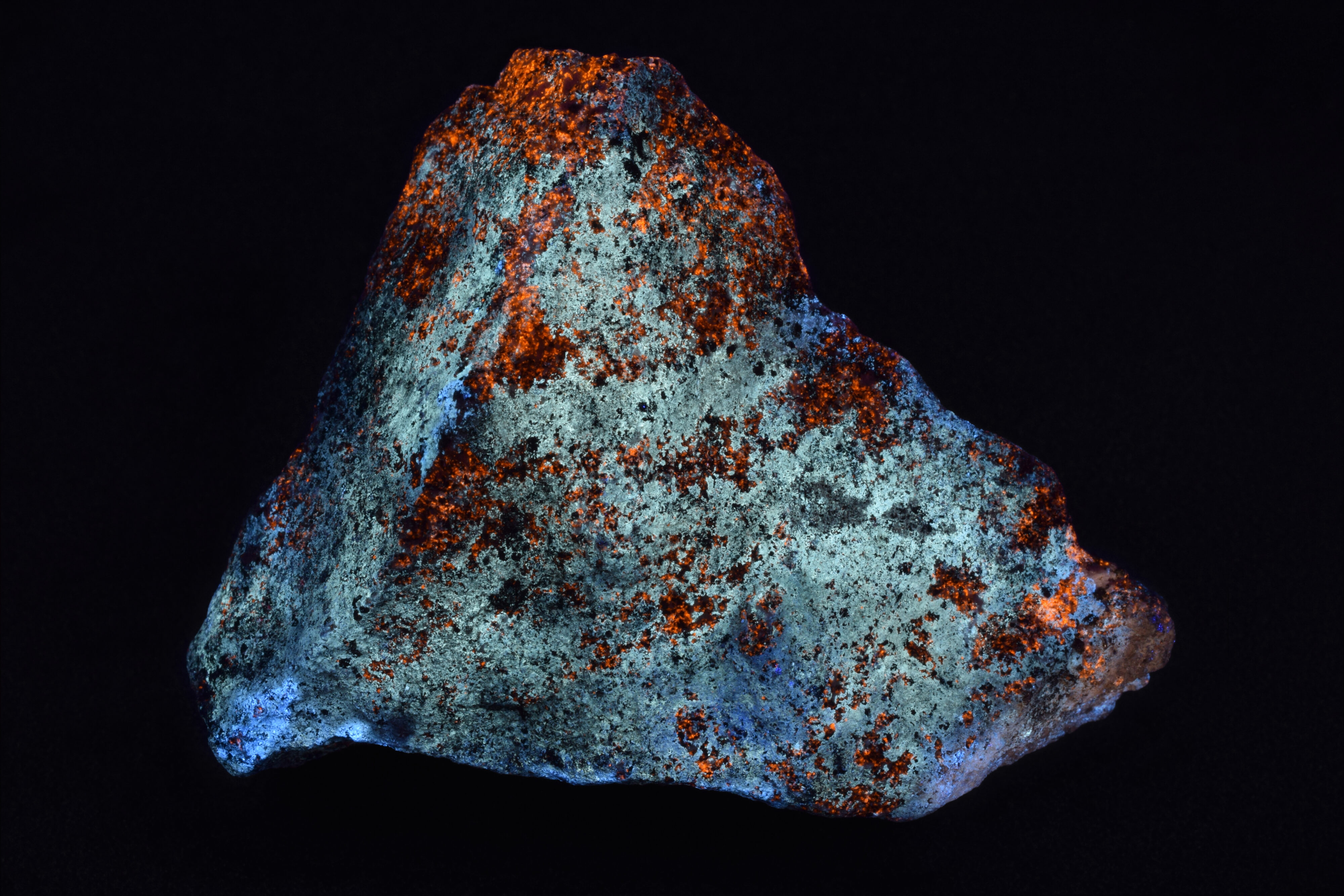 Fluorescence under shortwave UV light.