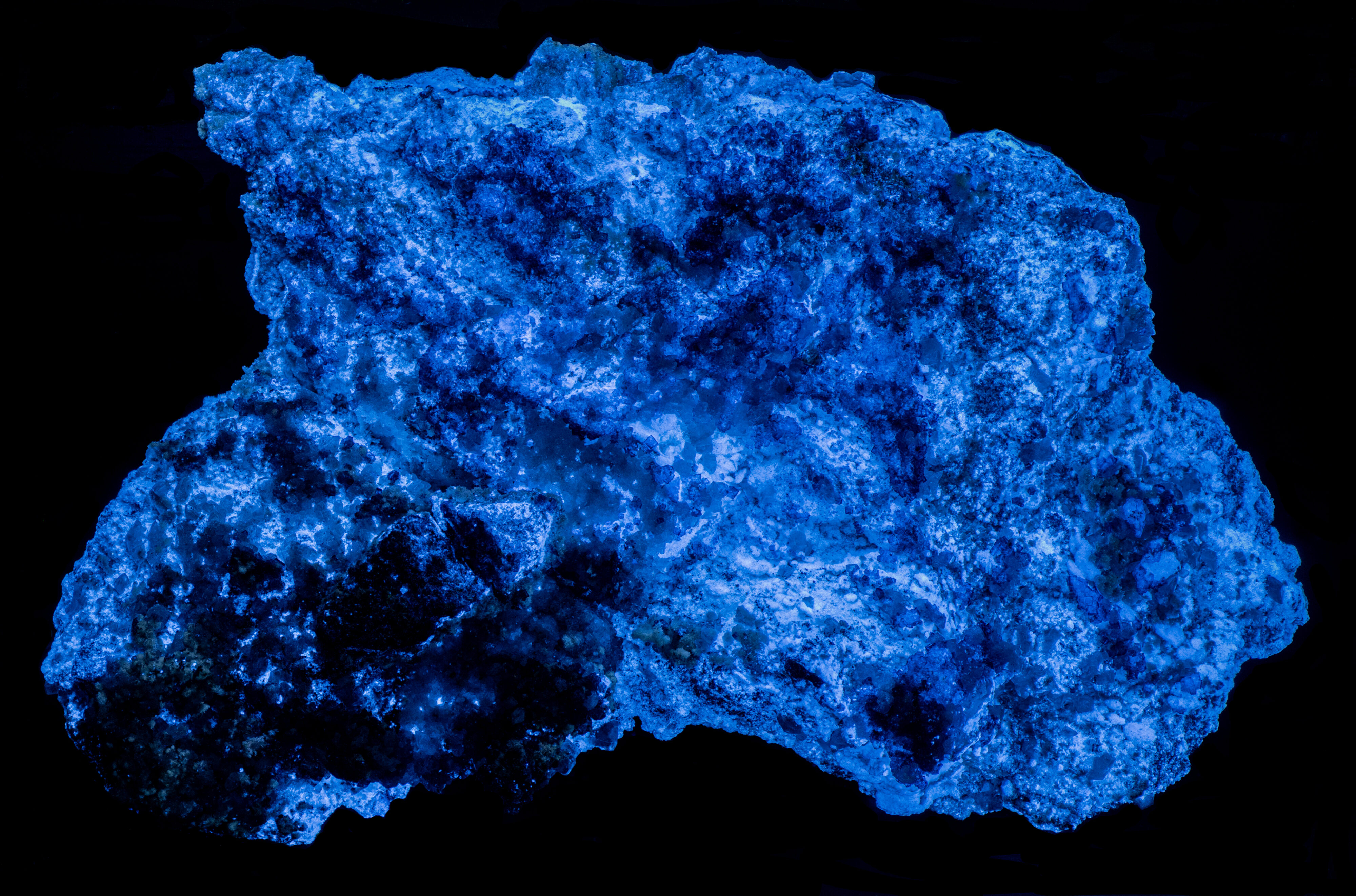 Fluorescence under shortwave UV light.