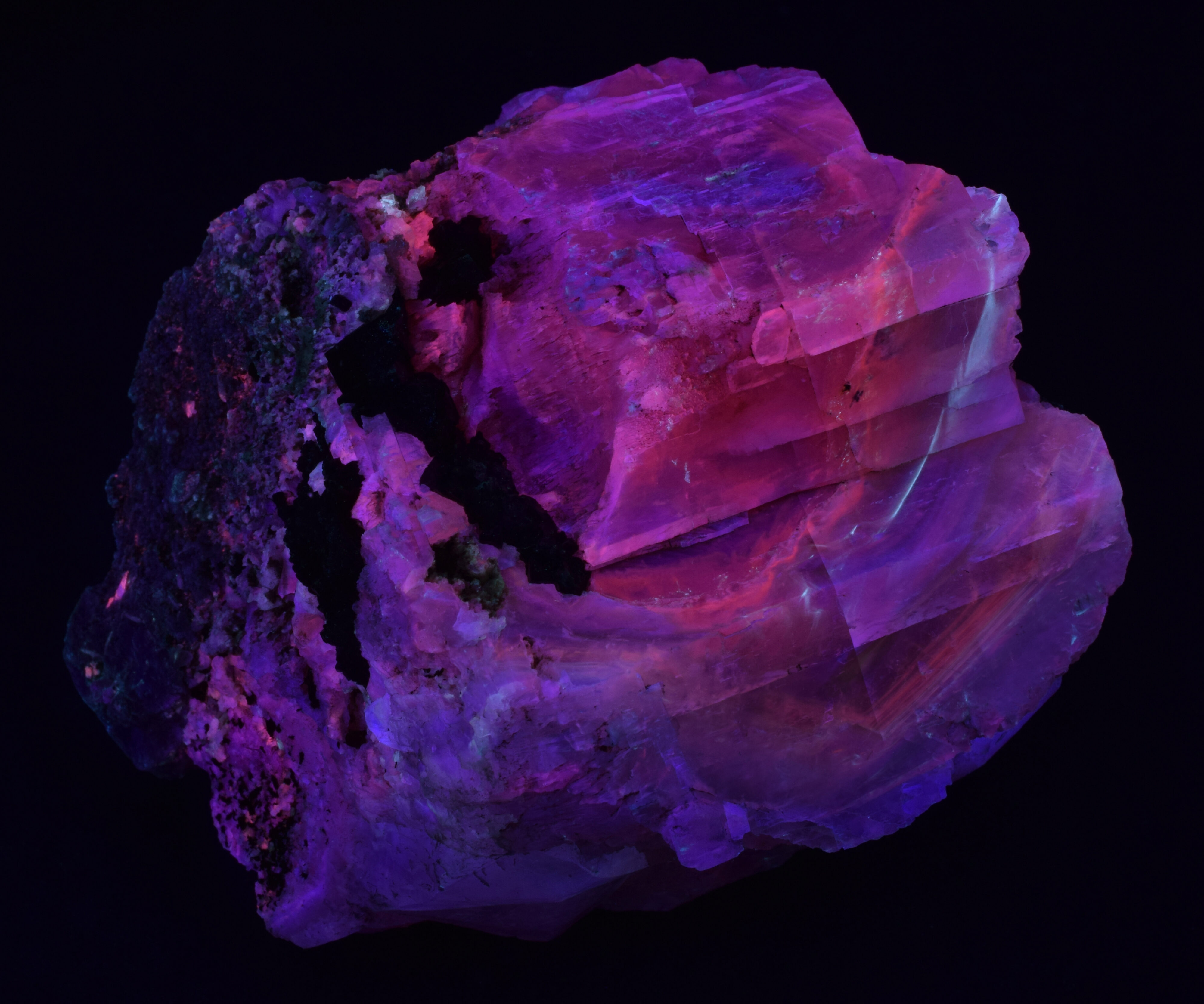Fluorescence under midwave UV light.