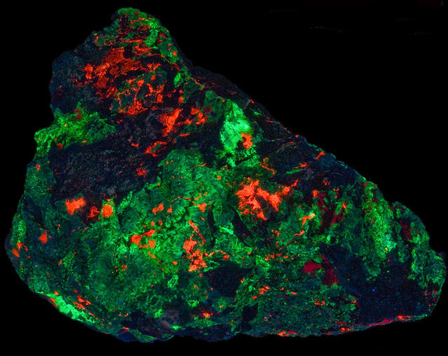 Fluorescence under shortwave UV light.