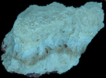 Fluorescence under shortwave UV light.