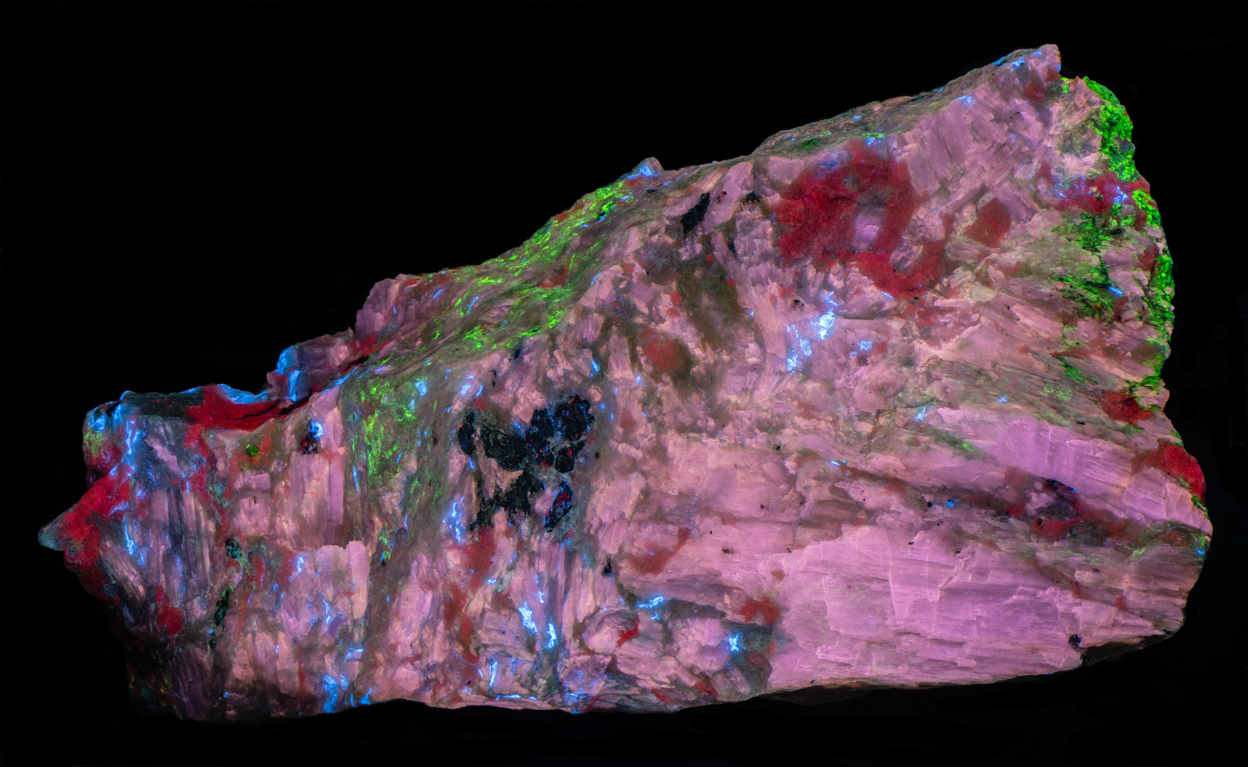 Fluorescence under shortwave UV light.