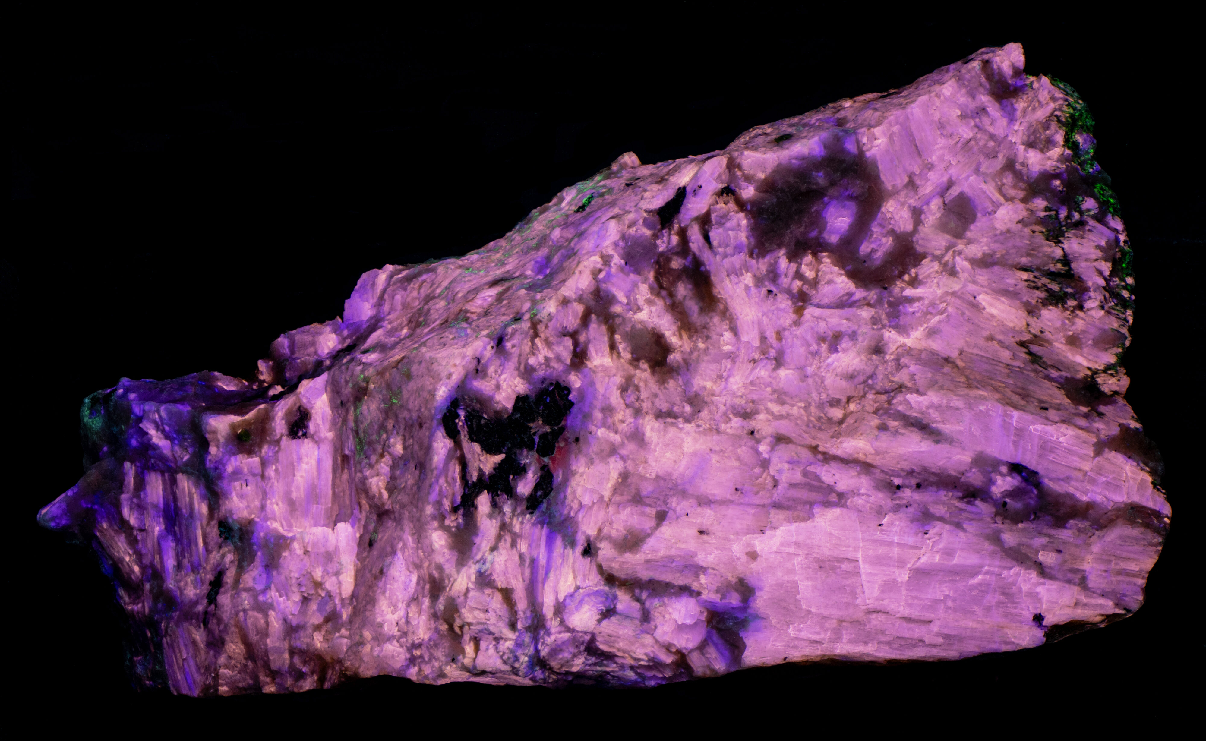 Fluorescence under midwave UV light.