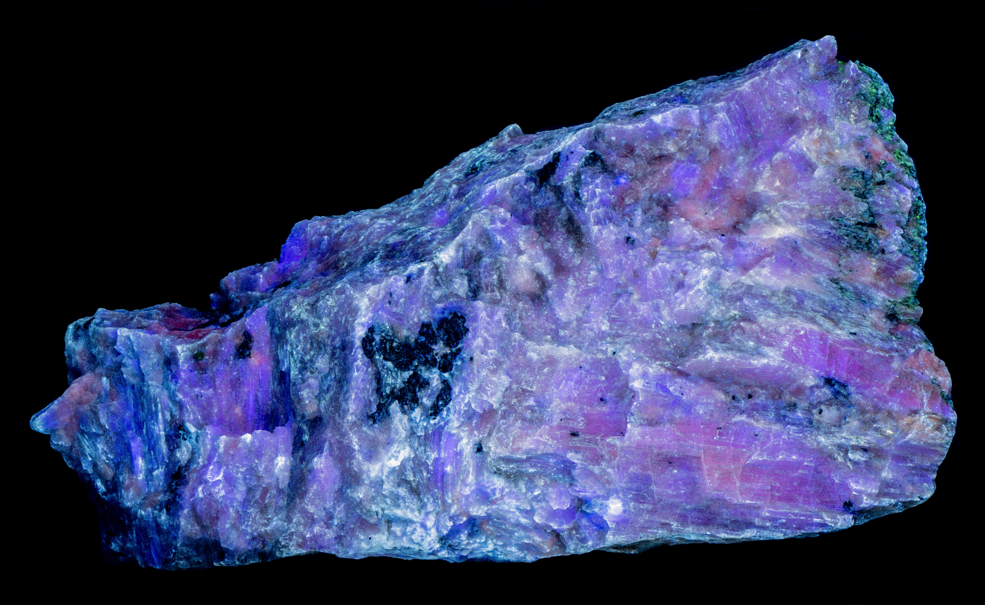 Fluorescence under longwave UV light.