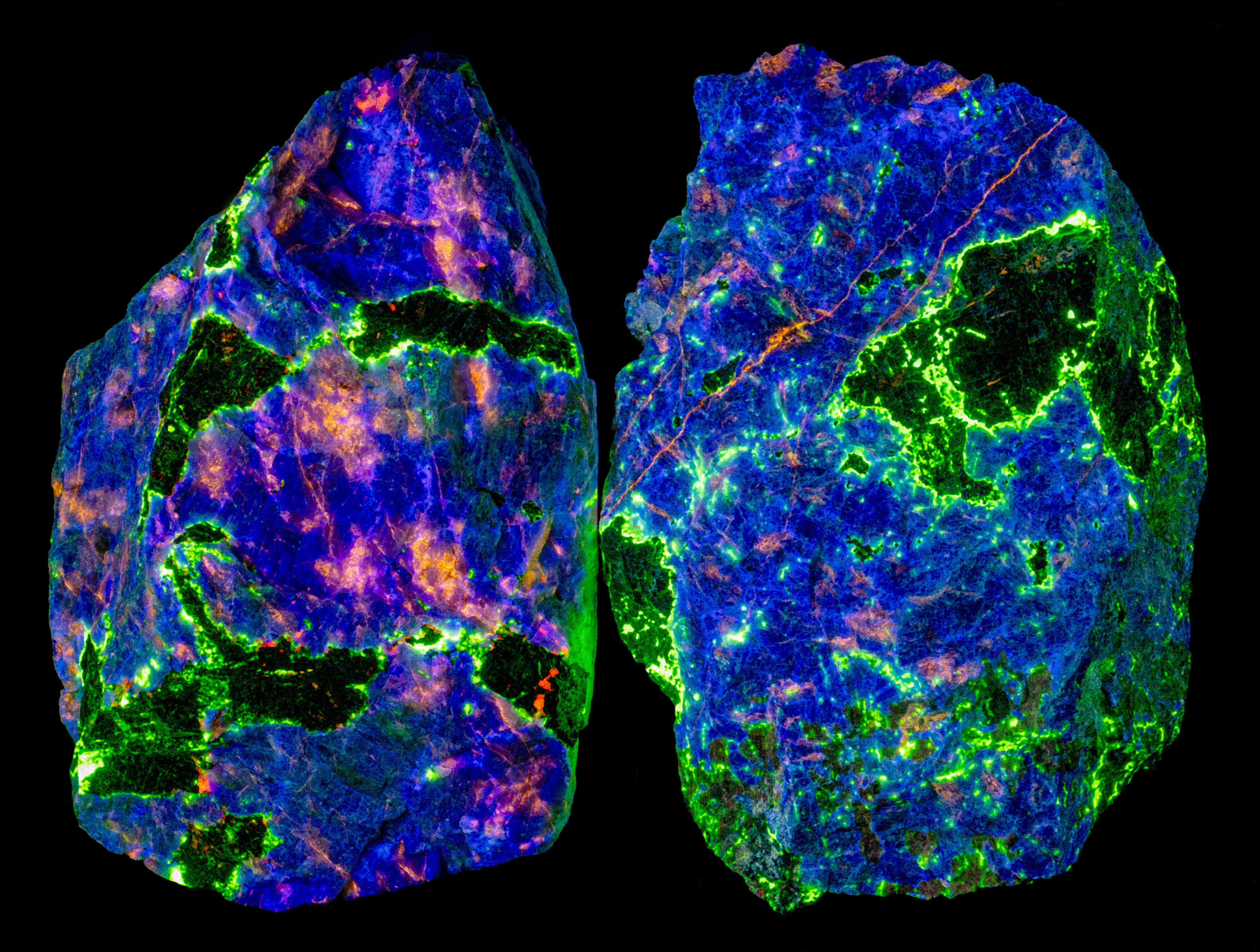 Fluorescence under shortwave UV light.