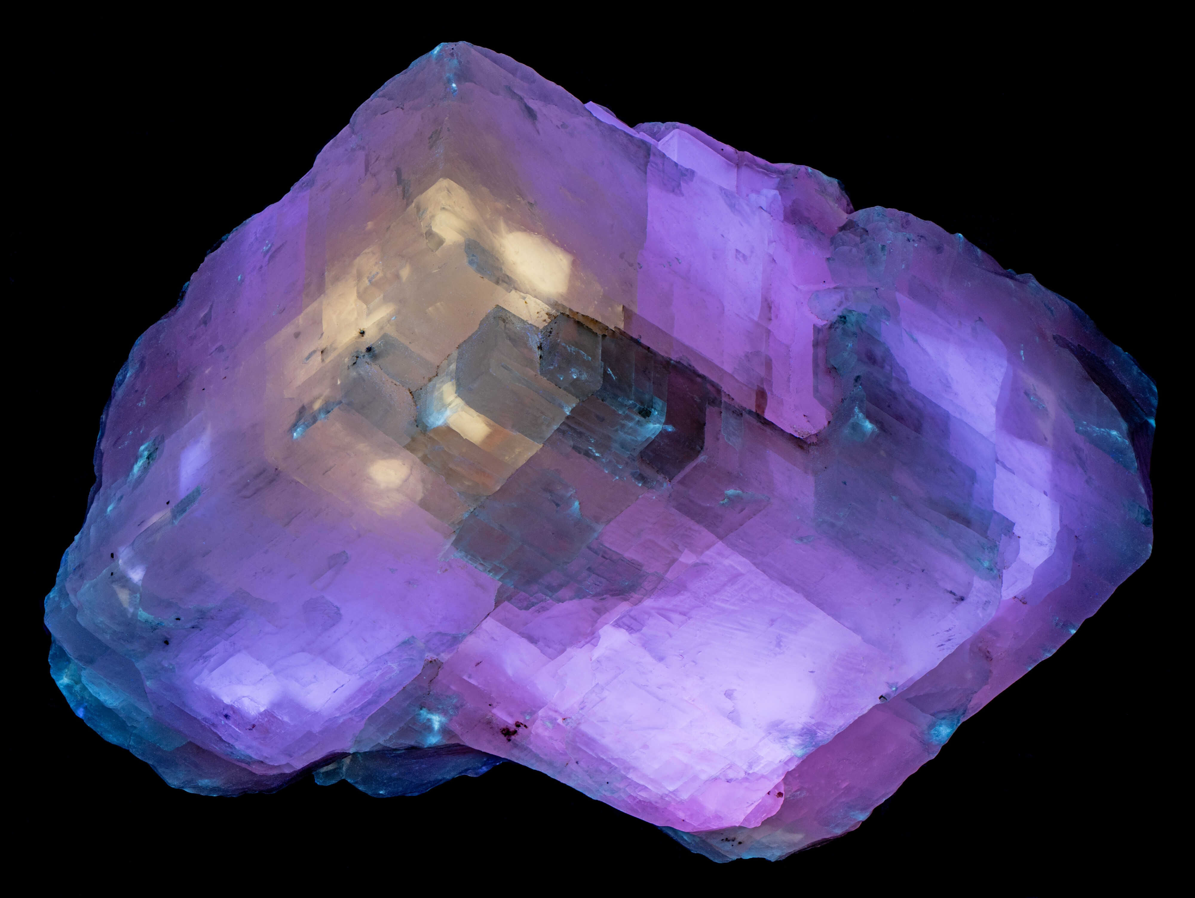 Fluorescence under longwave UV light.