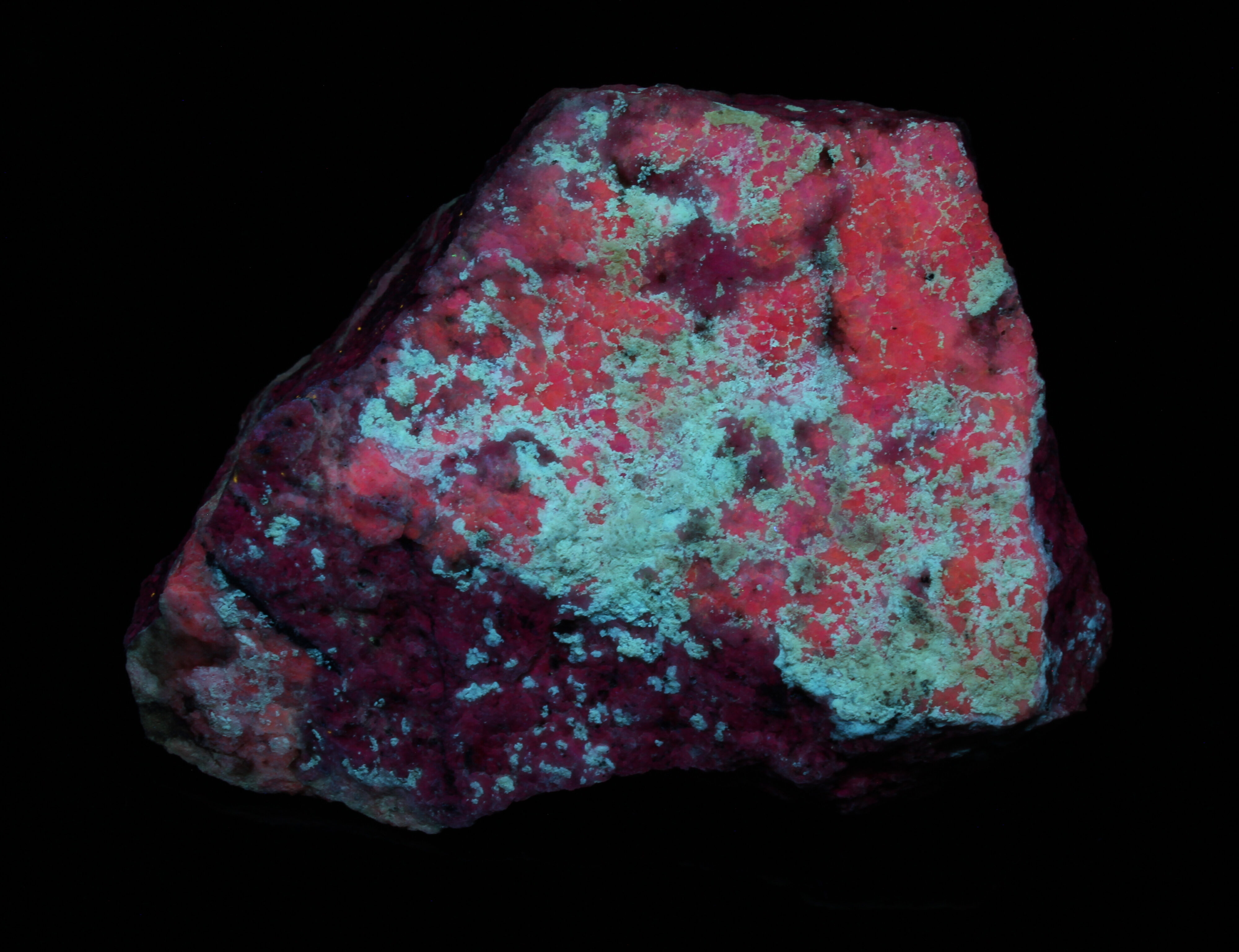 Fluorescence under shortwave UV light.