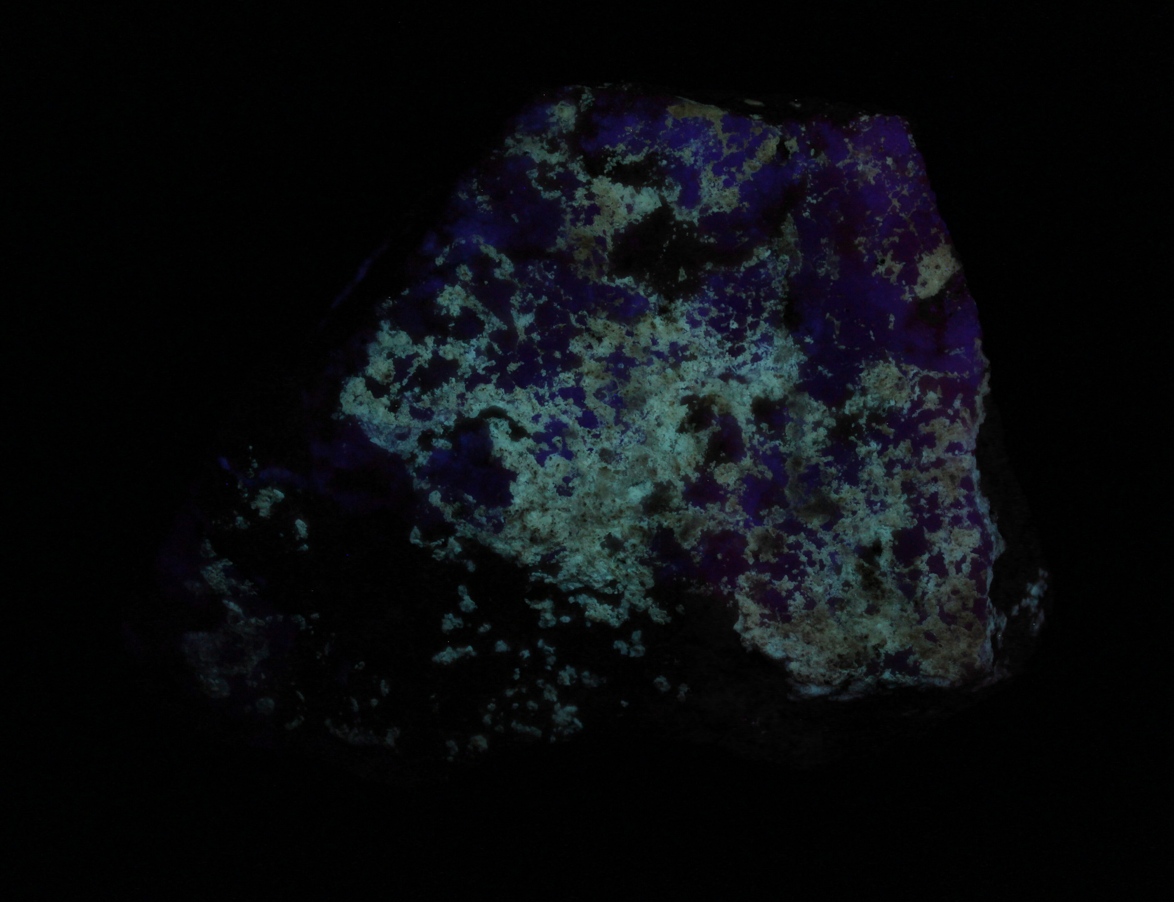 Afterglow after exposure to shortwave UV light.