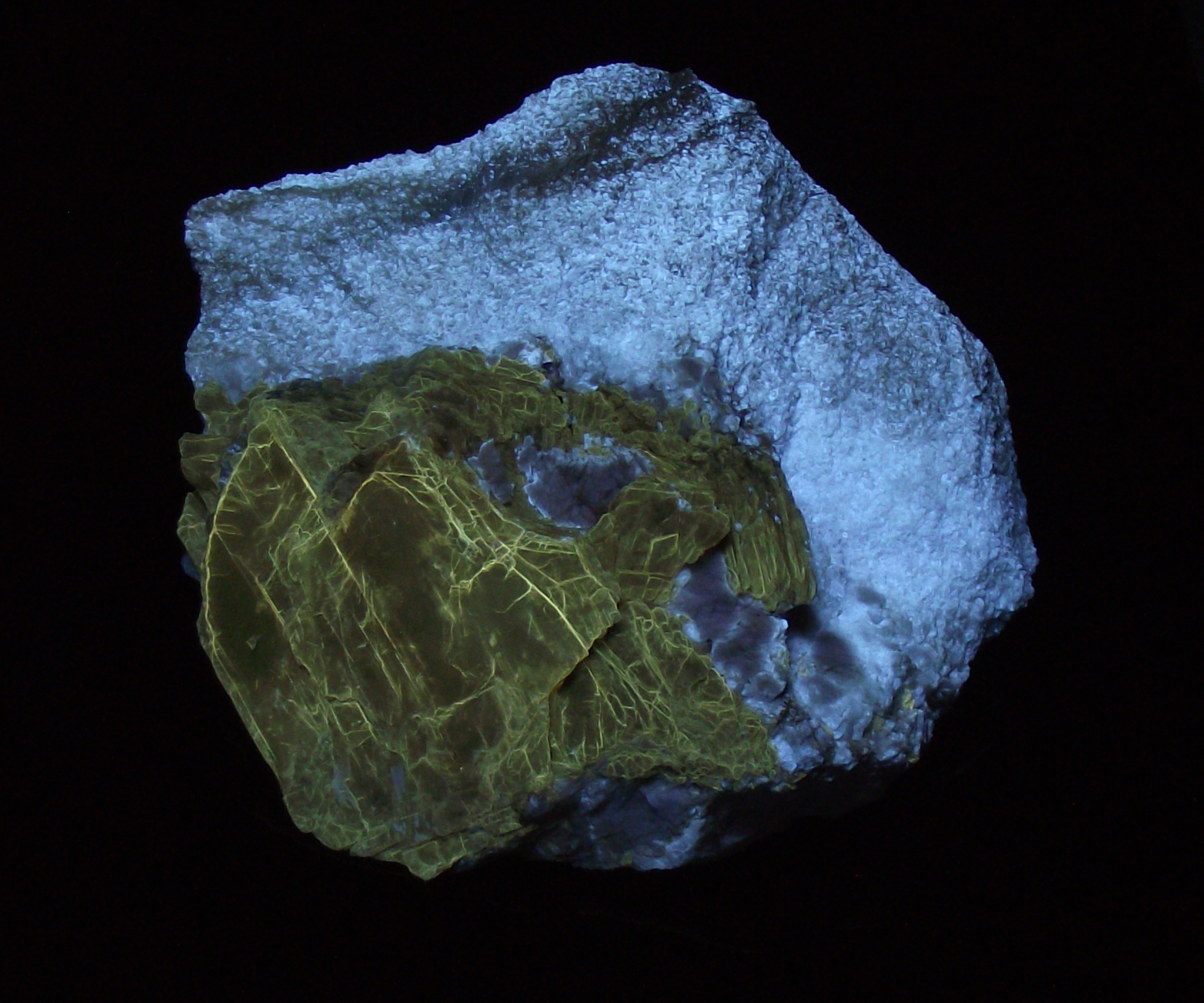 Fluorescence under shortwave UV light.