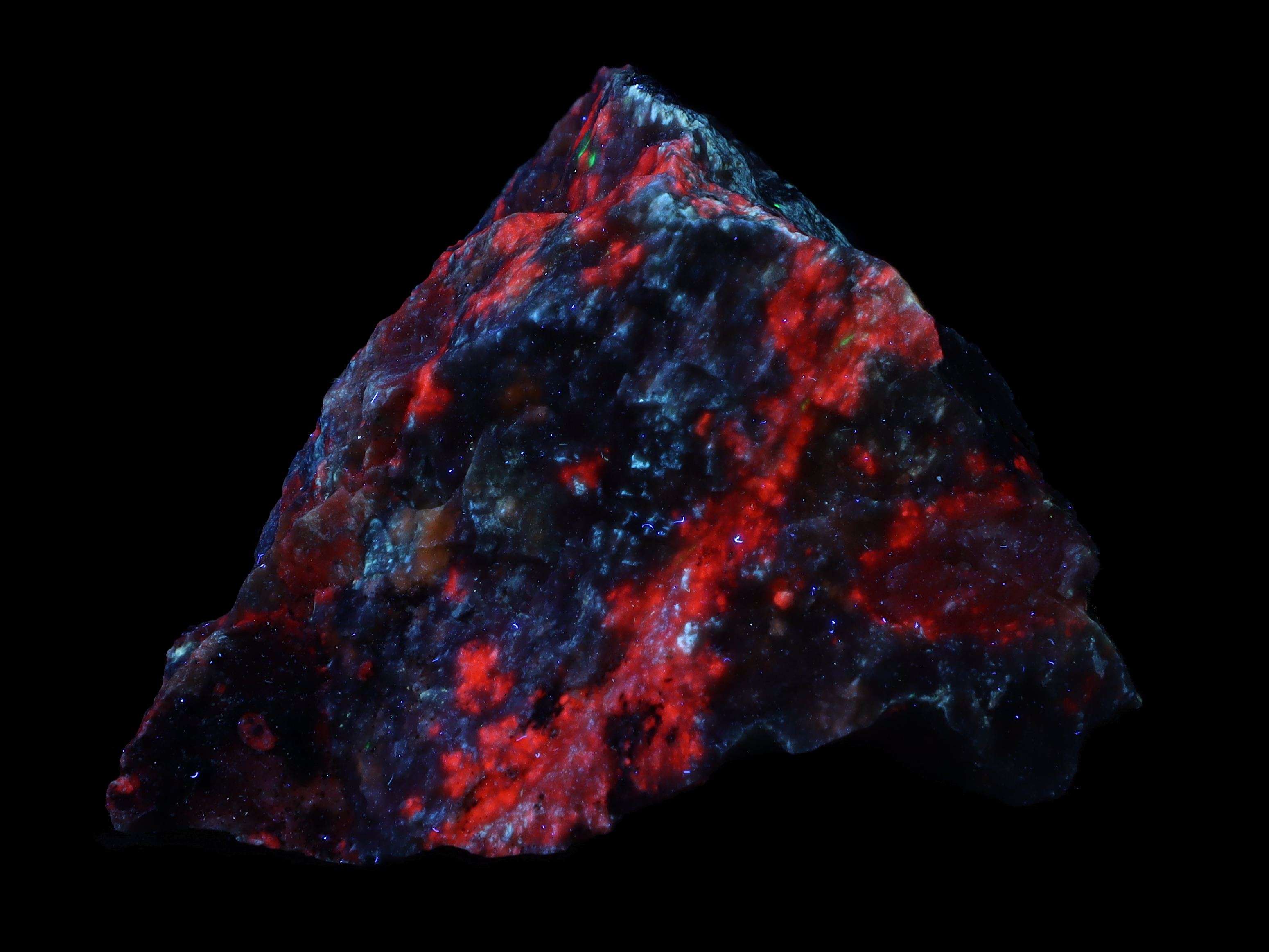 Fluorescence under longwave UV light.