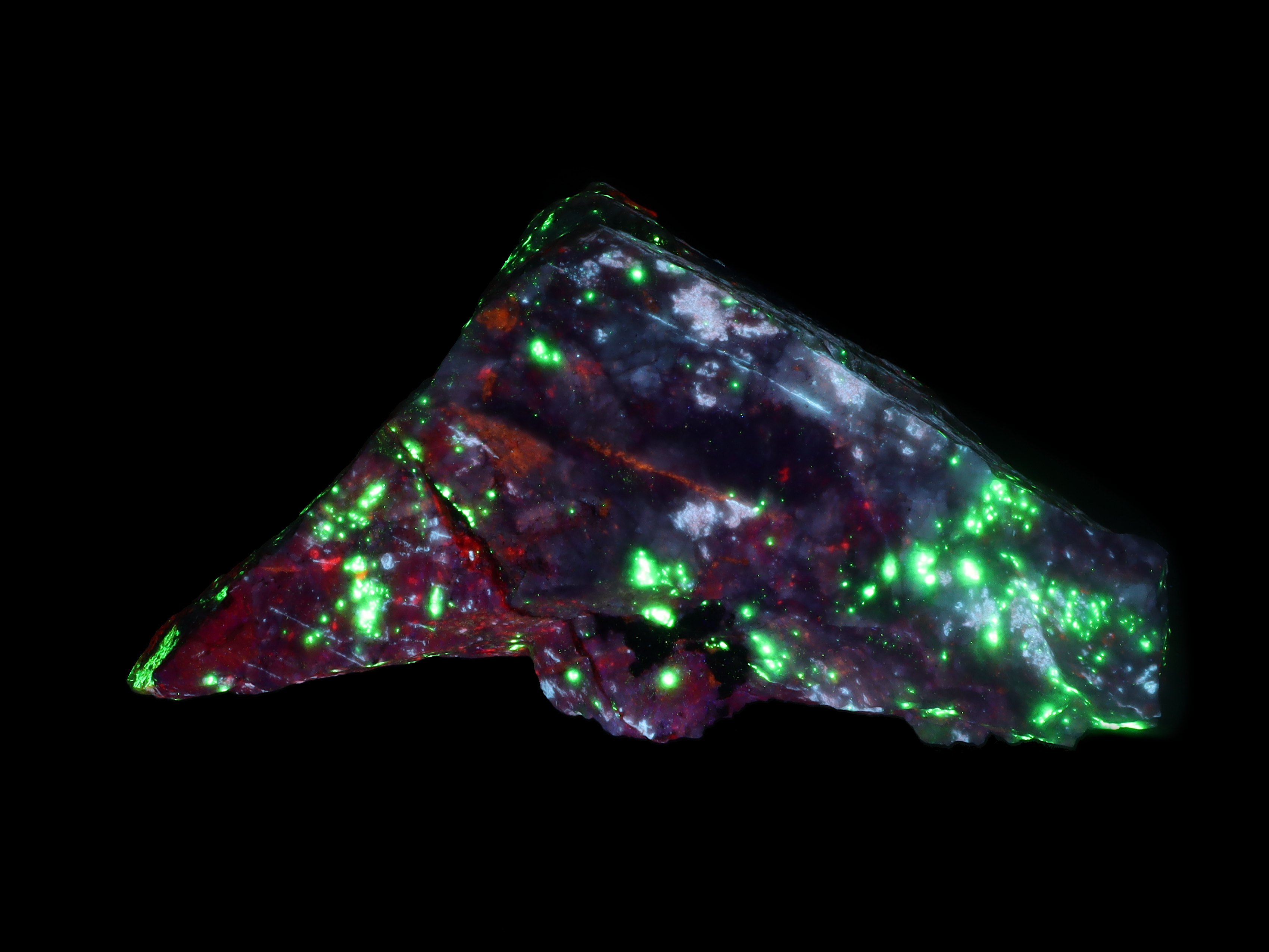 Fluorescence under shortwave UV light.