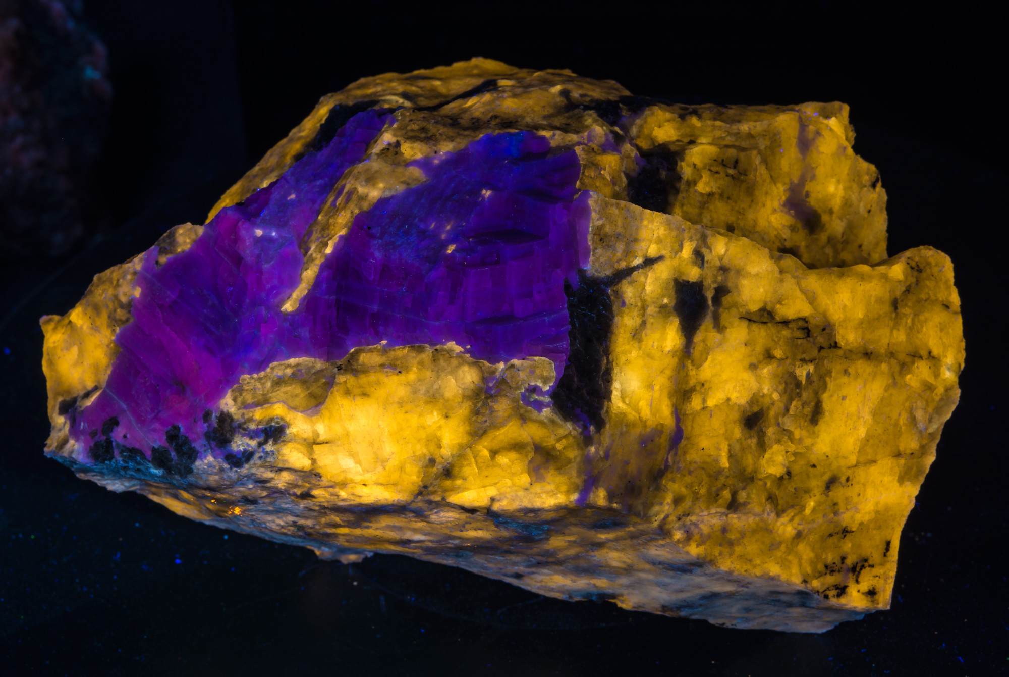 Fluorescence under midwave UV light.