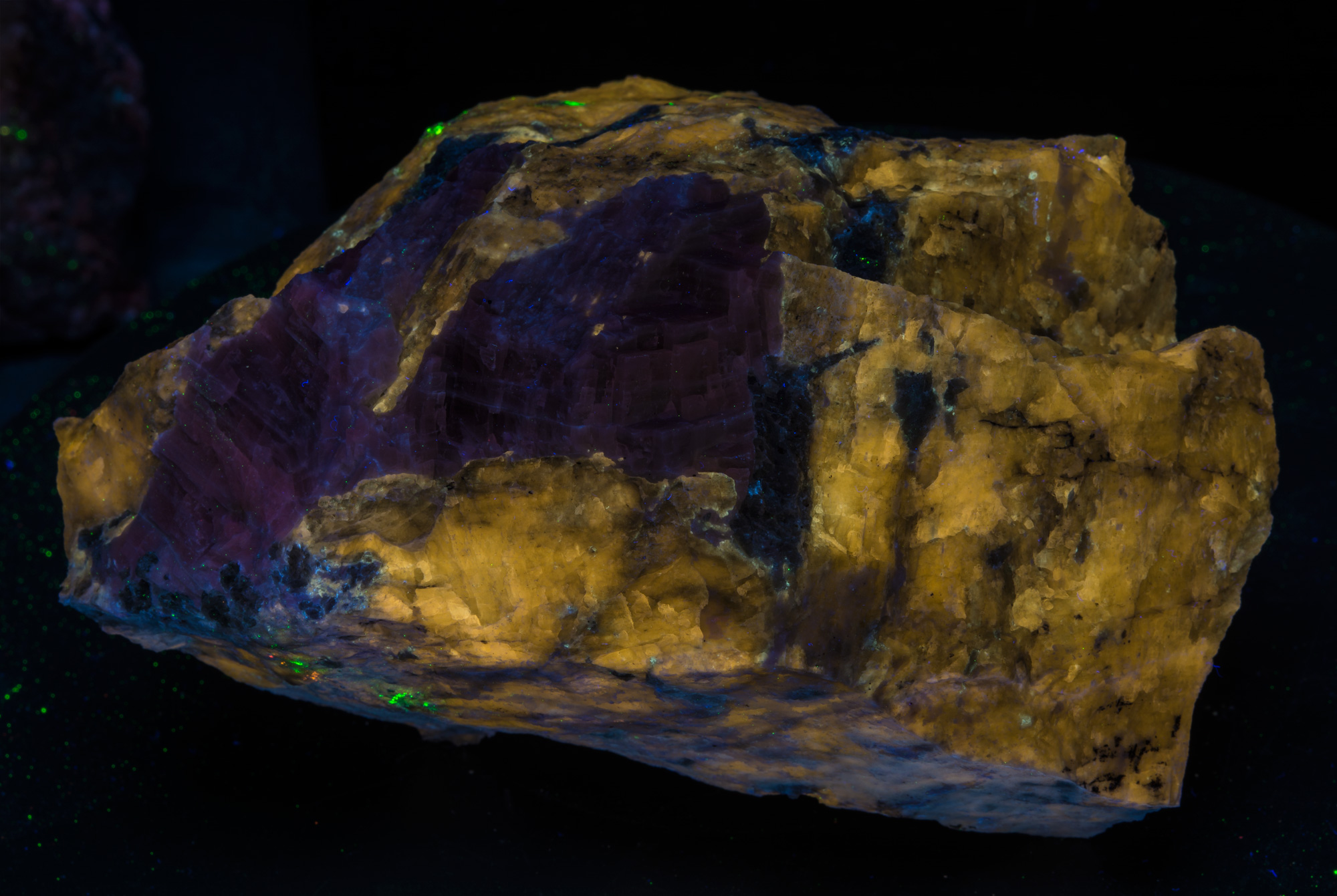 Fluorescence under shortwave UV light.