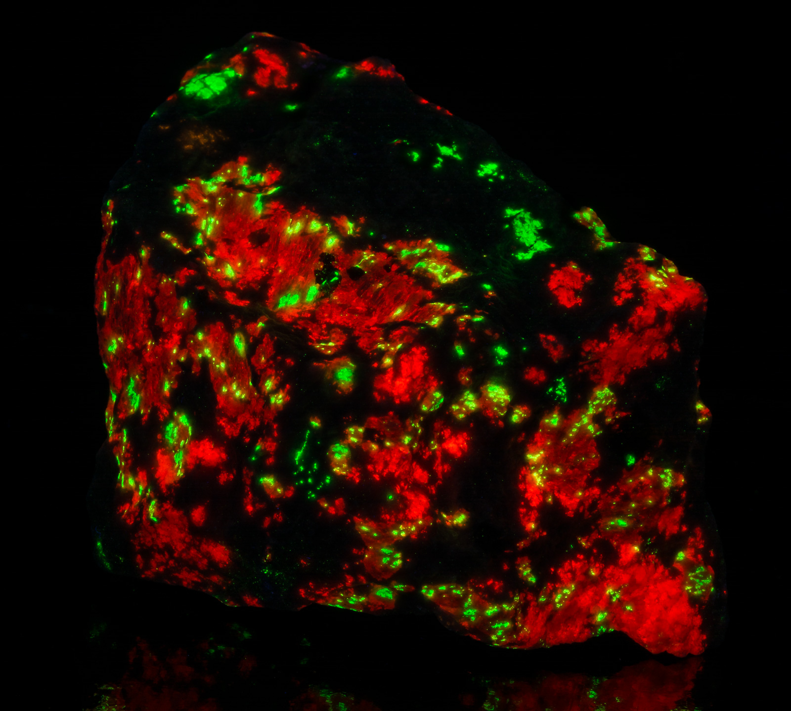 Fluorescence under shortwave UV light.