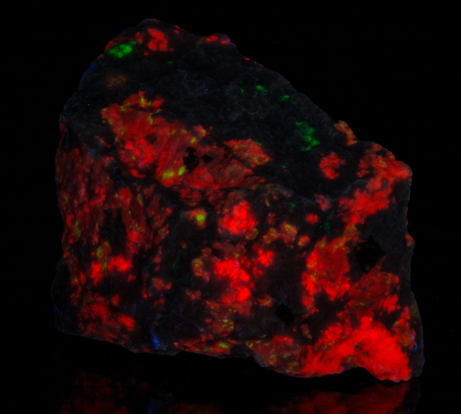 Fluorescence under longwave UV light.