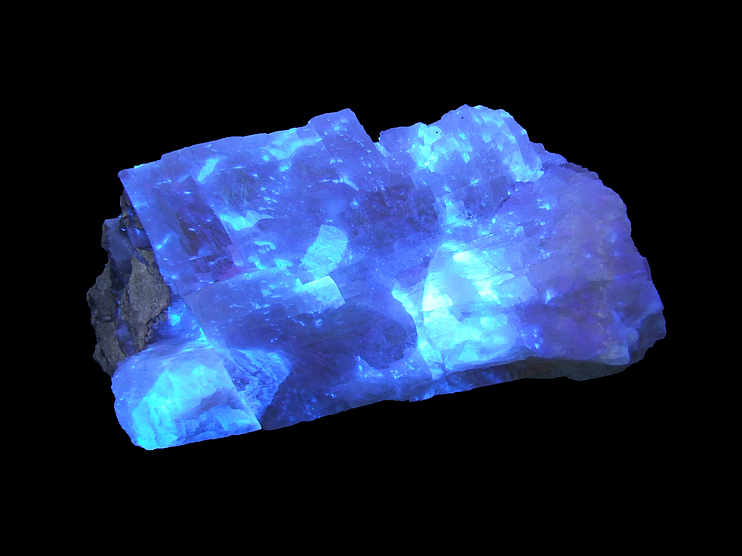 Fluorescence under shortwave UV light.