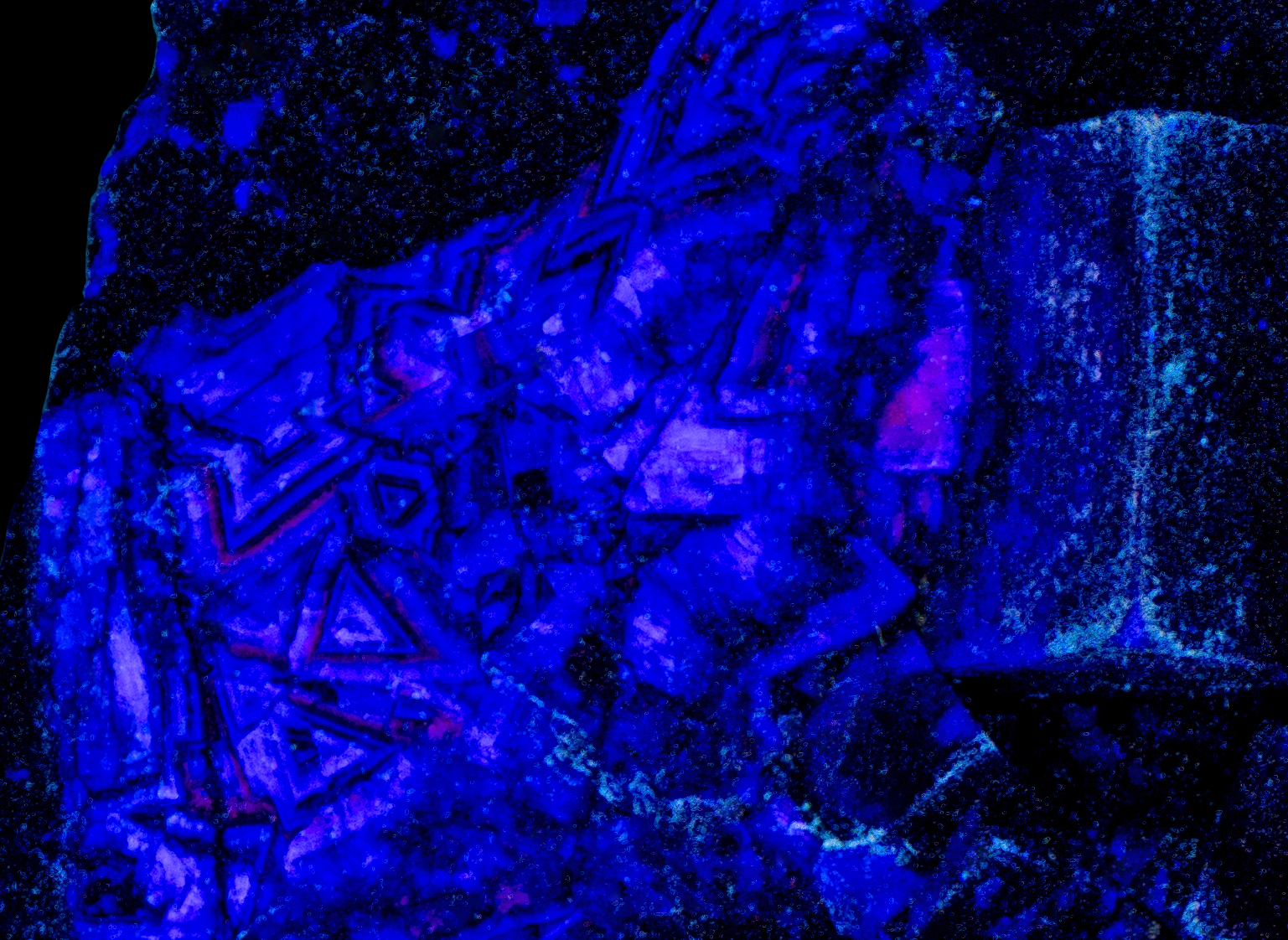Fluorescence under longwave UV light. Closeup