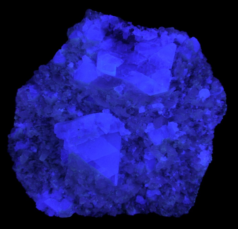 Fluorescence under longwave UV light.
