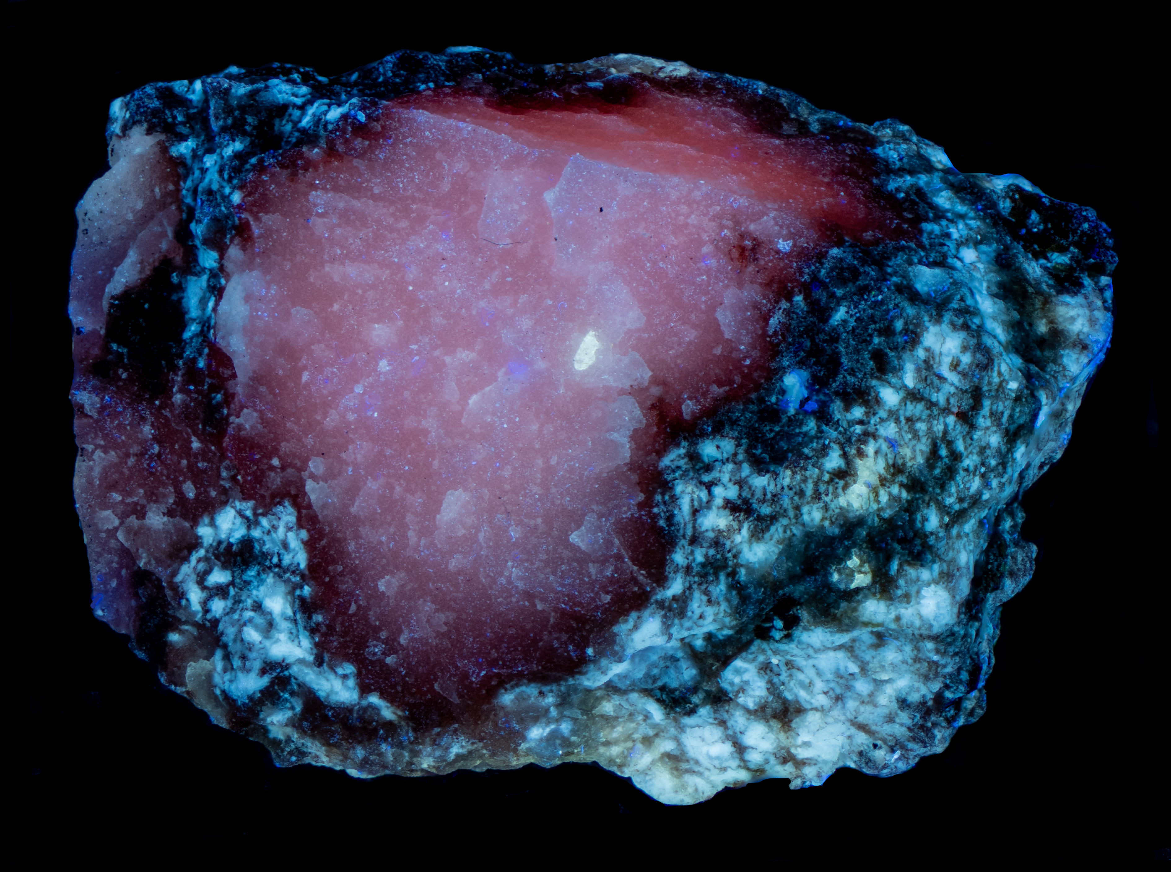 Fluorescence under longwave UV light.
