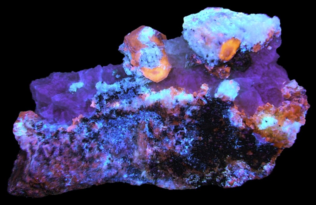 Fluorescence under longwave UV light. Side 2.