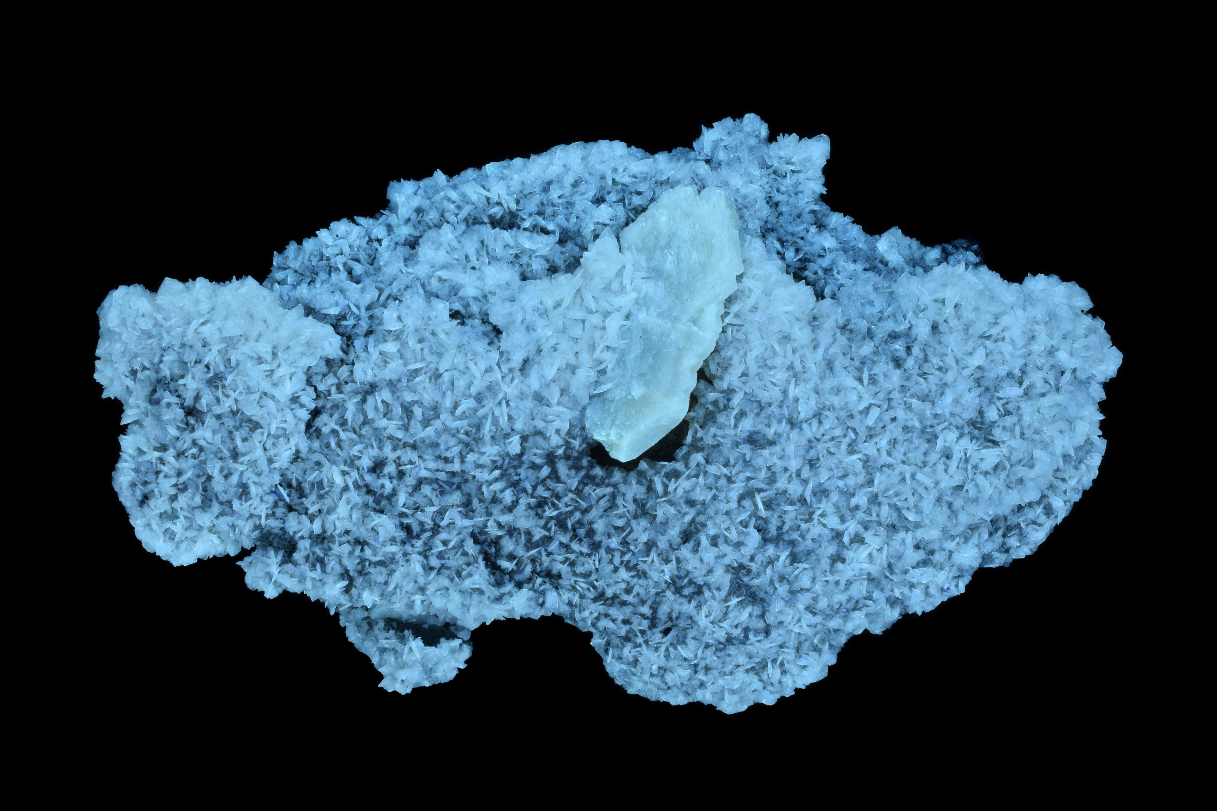 Fluorescence under longwave UV light.