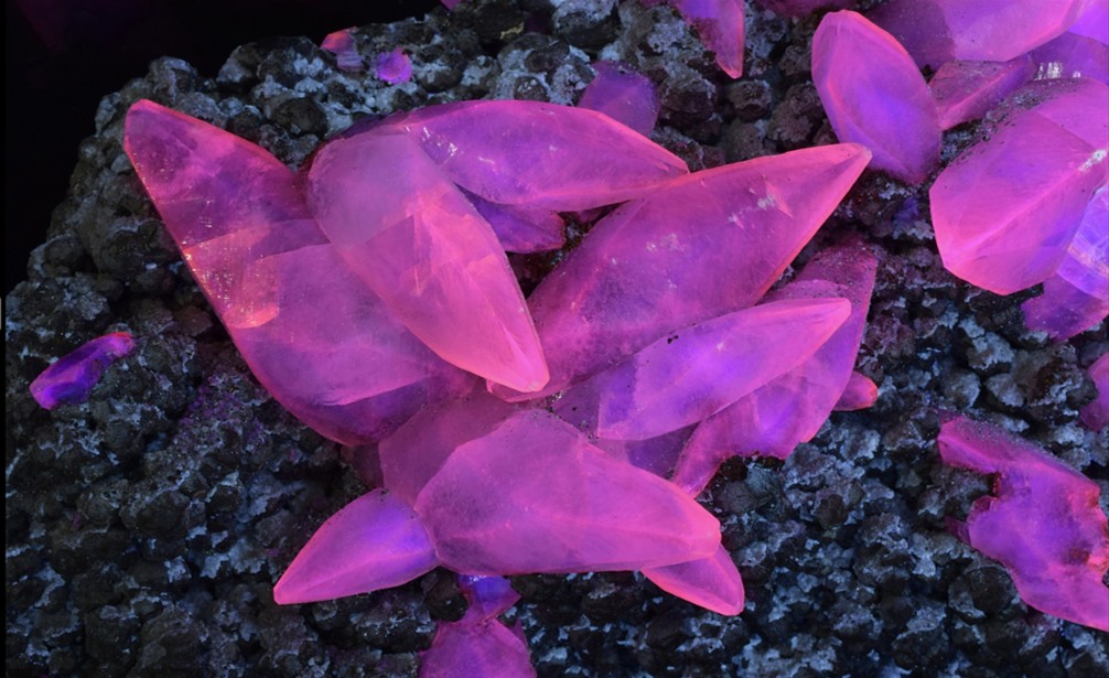 Fluorescence under midwave UV light. Closeup.