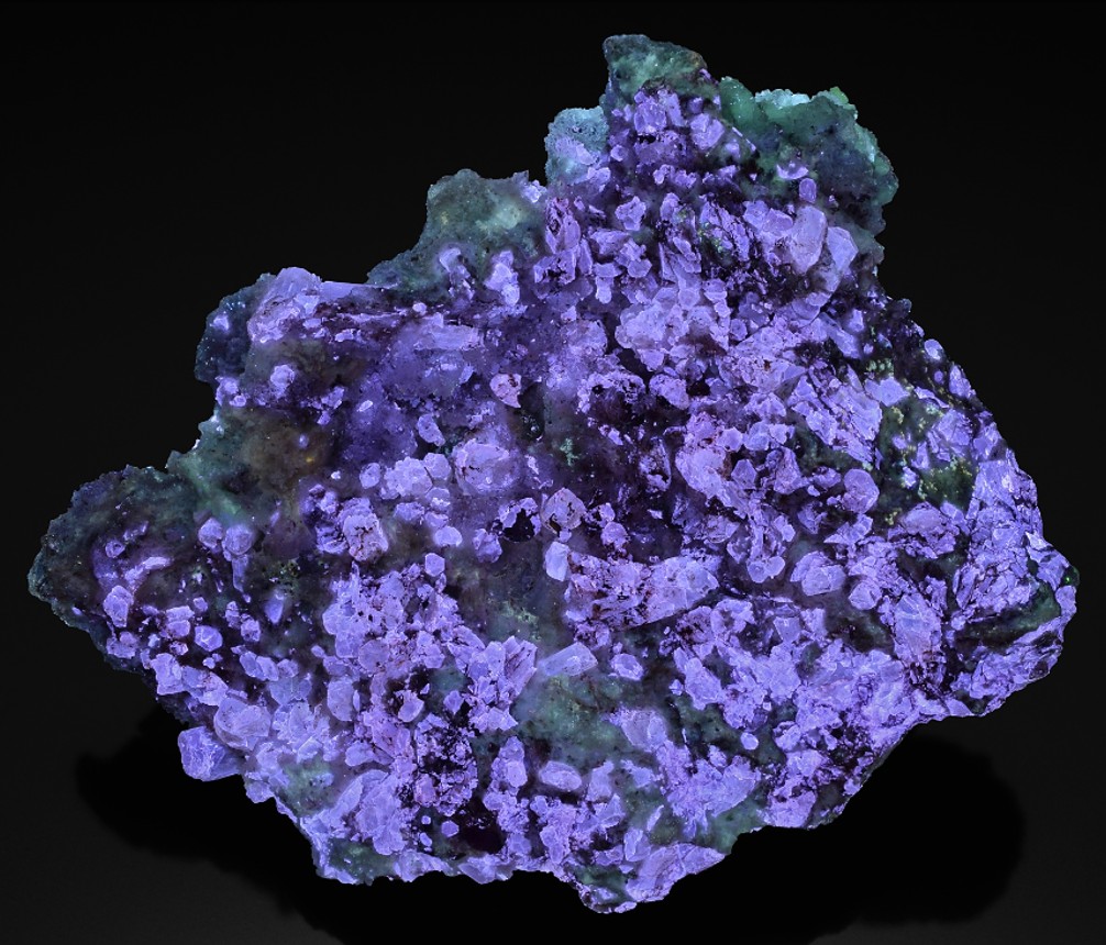 Fluorescence under midwave UV light.