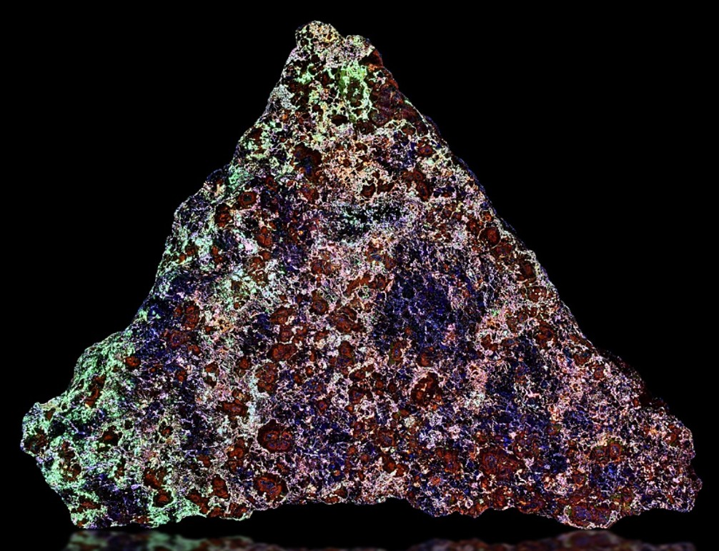 Fluorescence under longwave UV light.