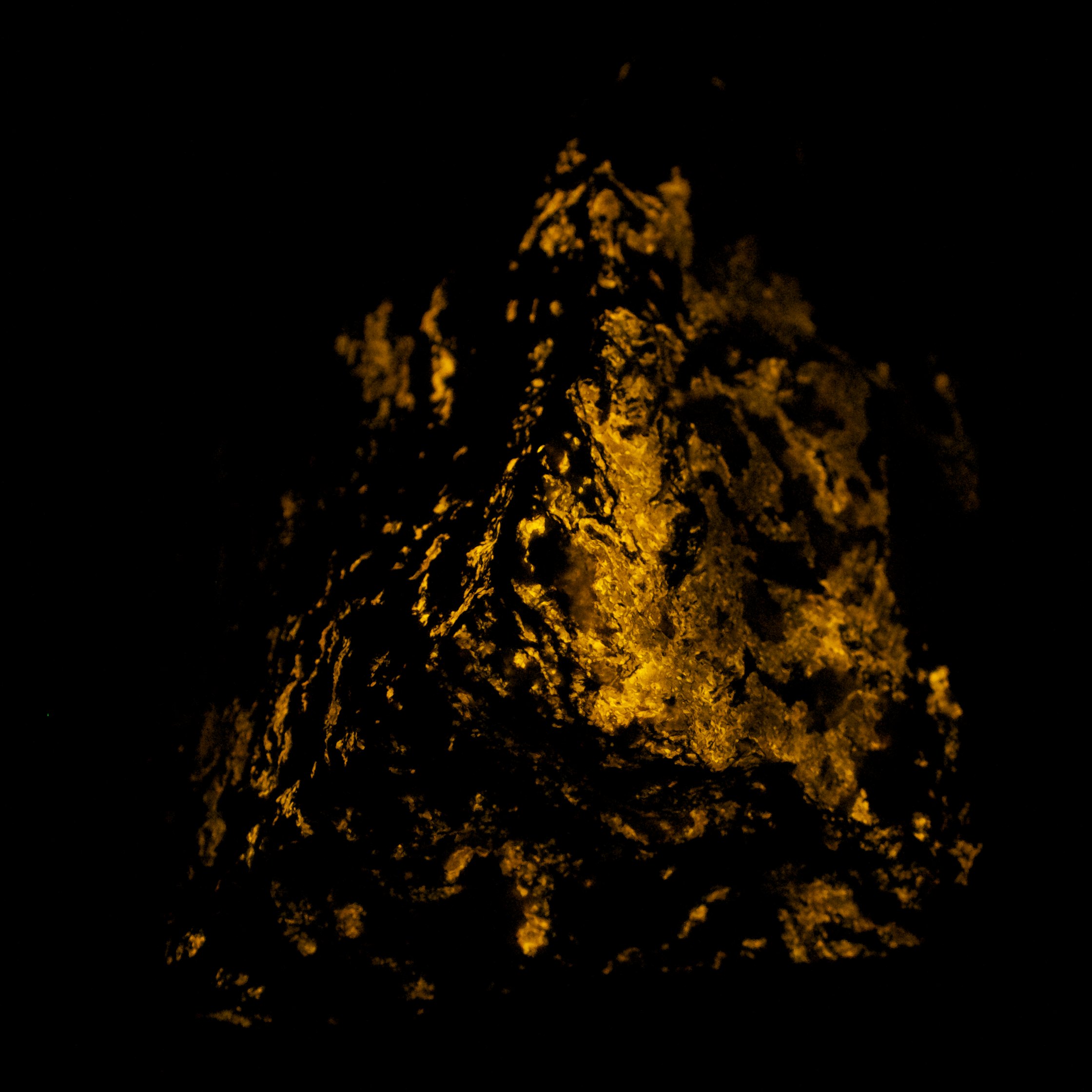 Afterglow after exposure to longwave UV light.