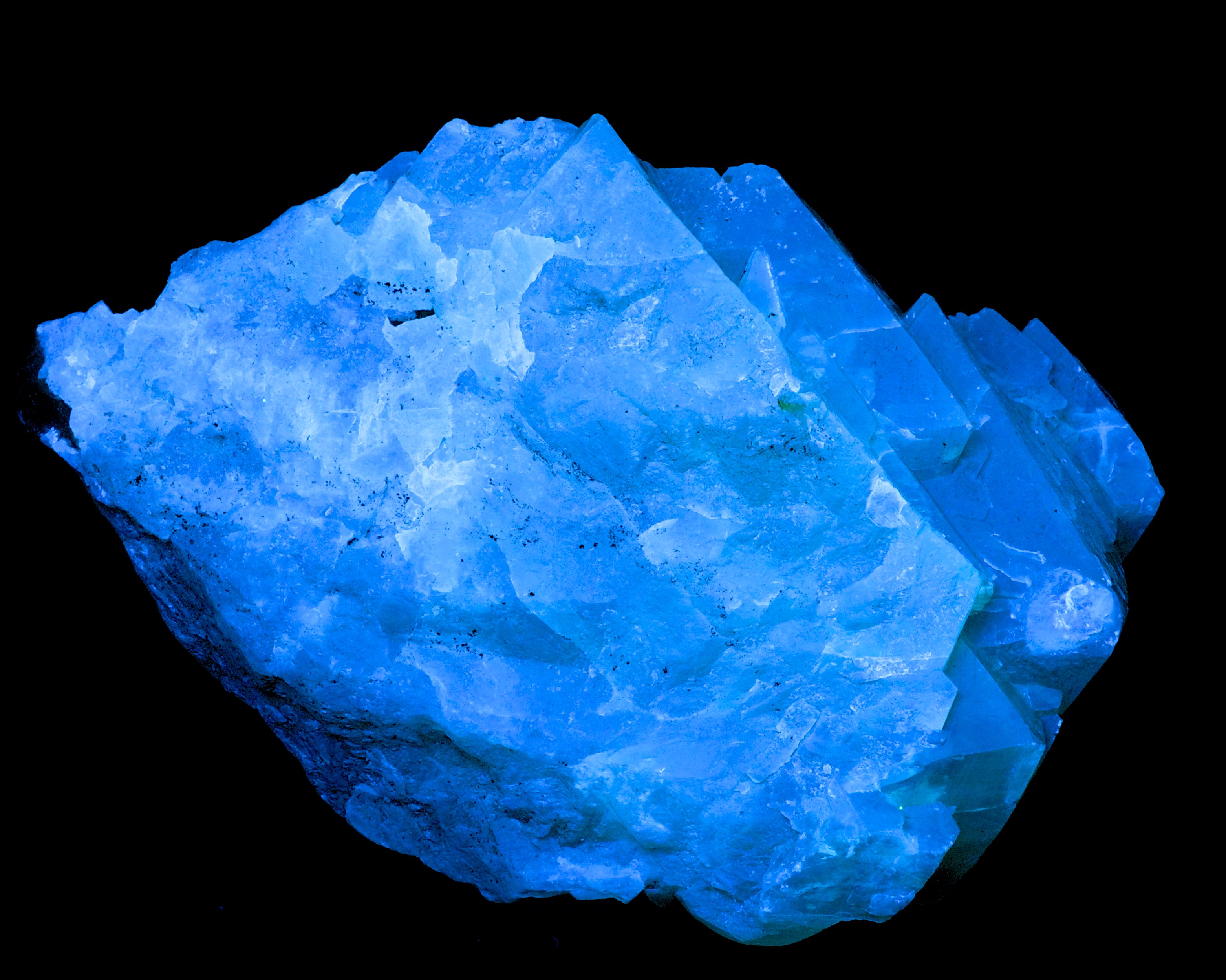 Fluorescence under shortwave UV light.